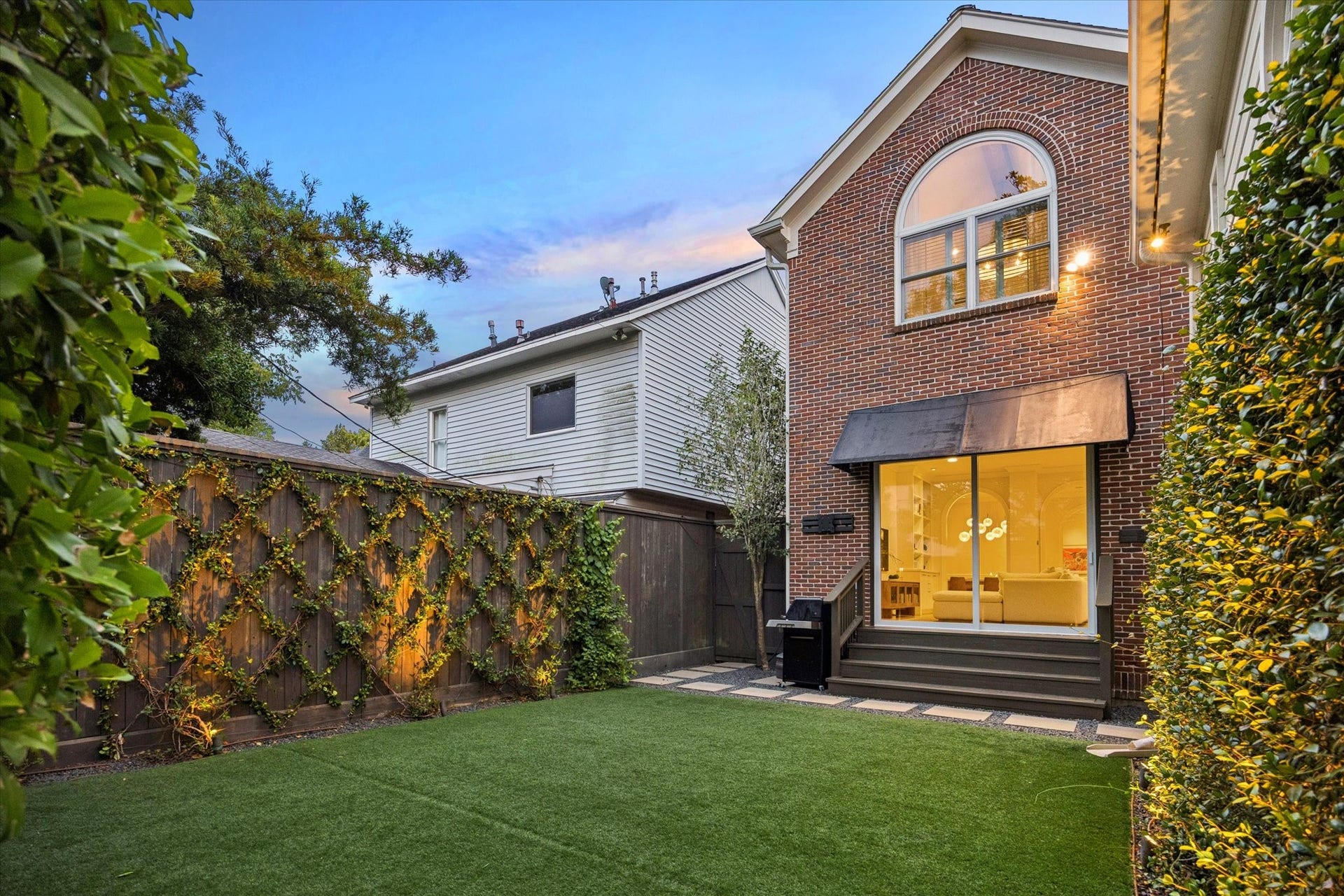 Perfectly proportioned backyard offering wonderful space for outdoor entertaining, al fresco dining, and childrens play.