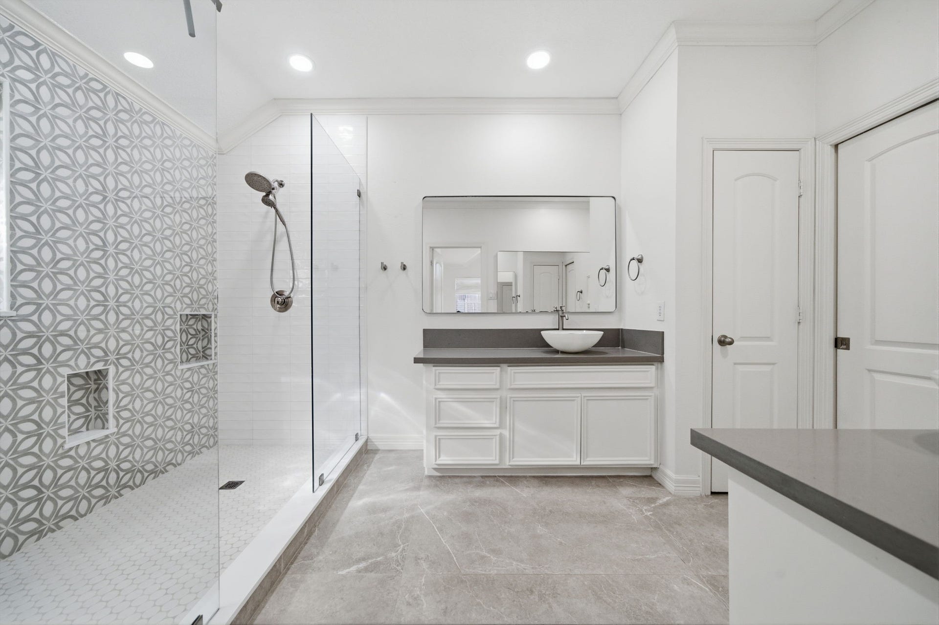 515 Pine Ridge Court, Friendswood, TX 77546 Primary Bath