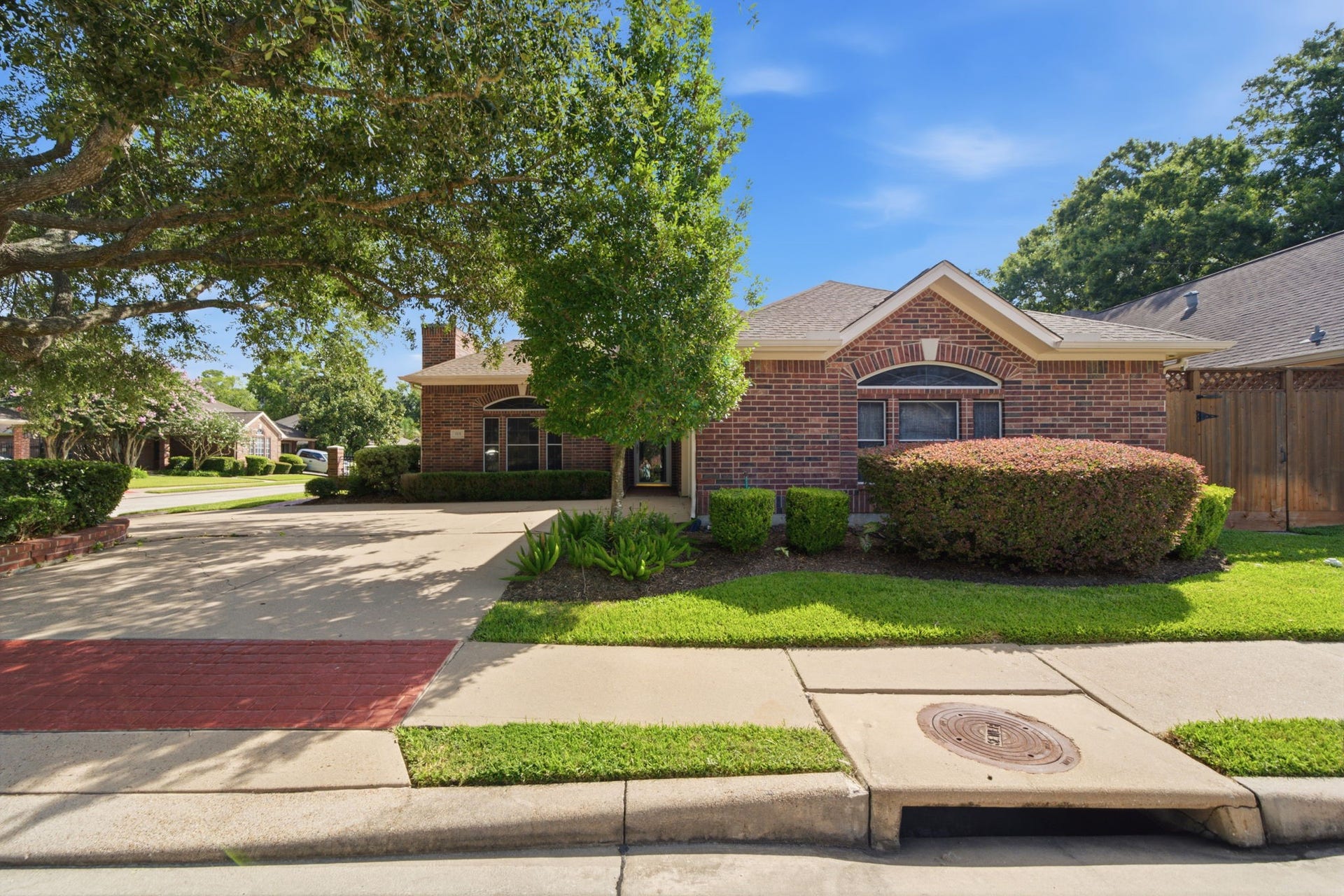 515 Pine Ridge Court, Friendswood, TX 77546 515 PRC Front 2