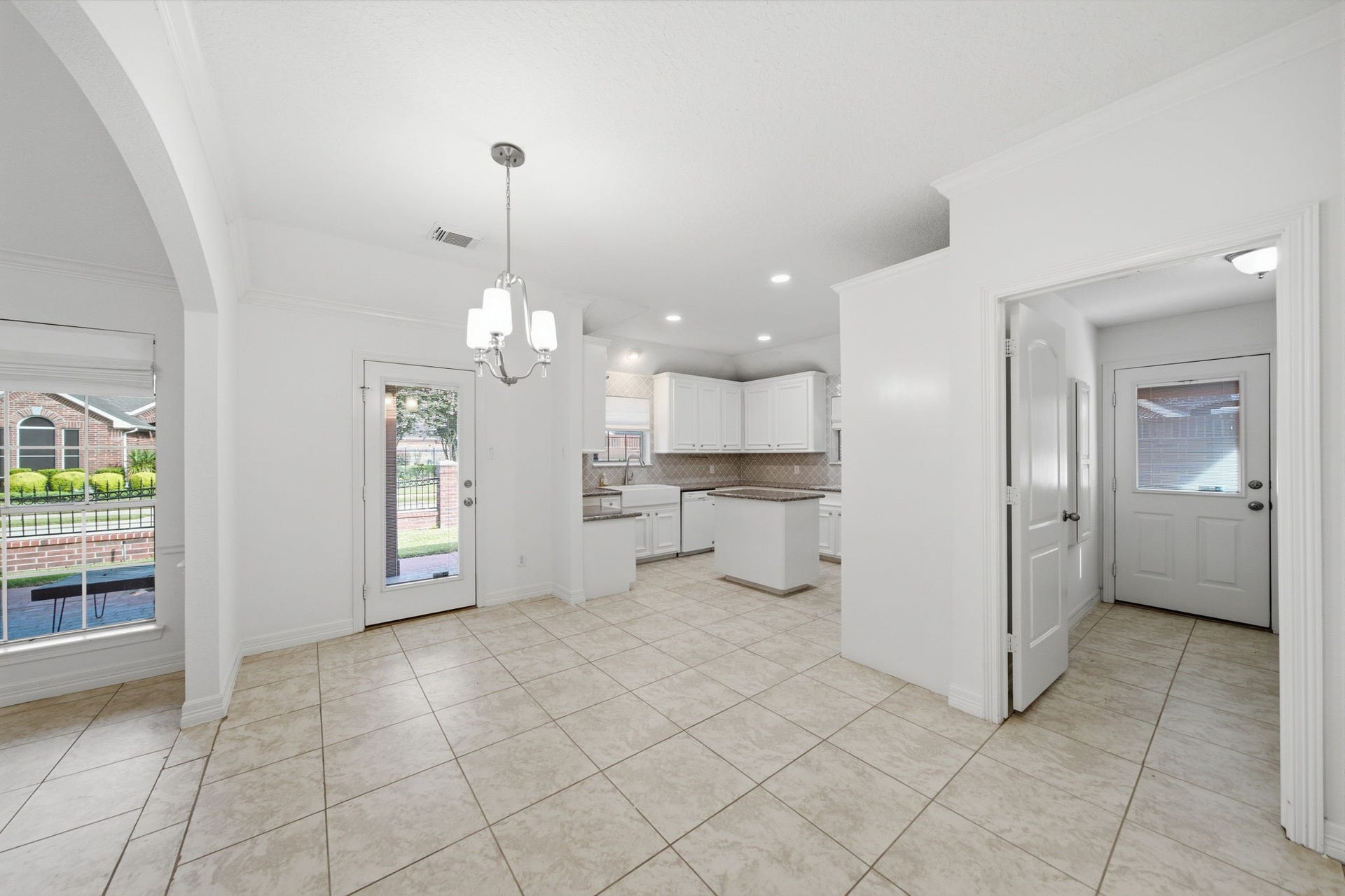 515 Pine Ridge Court, Friendswood, TX 77546 Breakfast / Kitchen Dining