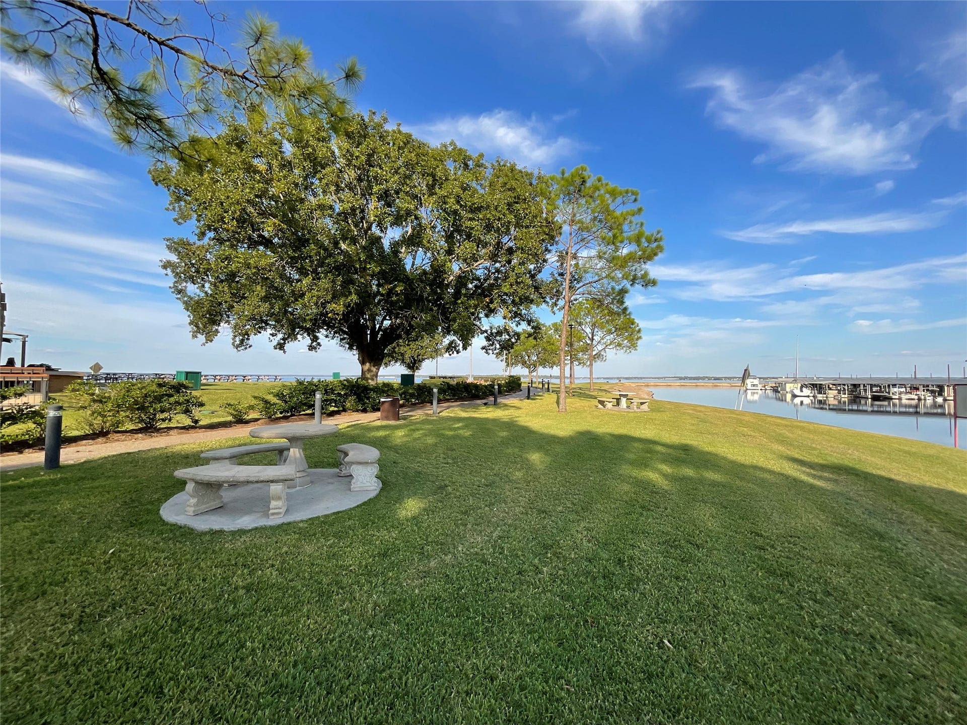 Rest or picnic, lakeside, next to BWG - lots of activities to enjoy. Watch all kinds of watercraft go by in the deep water channel.
