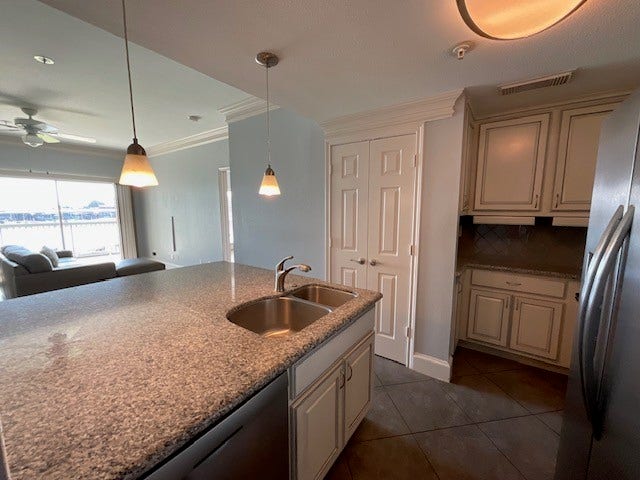 Large luxurious countertop for entertaining and food preparation.