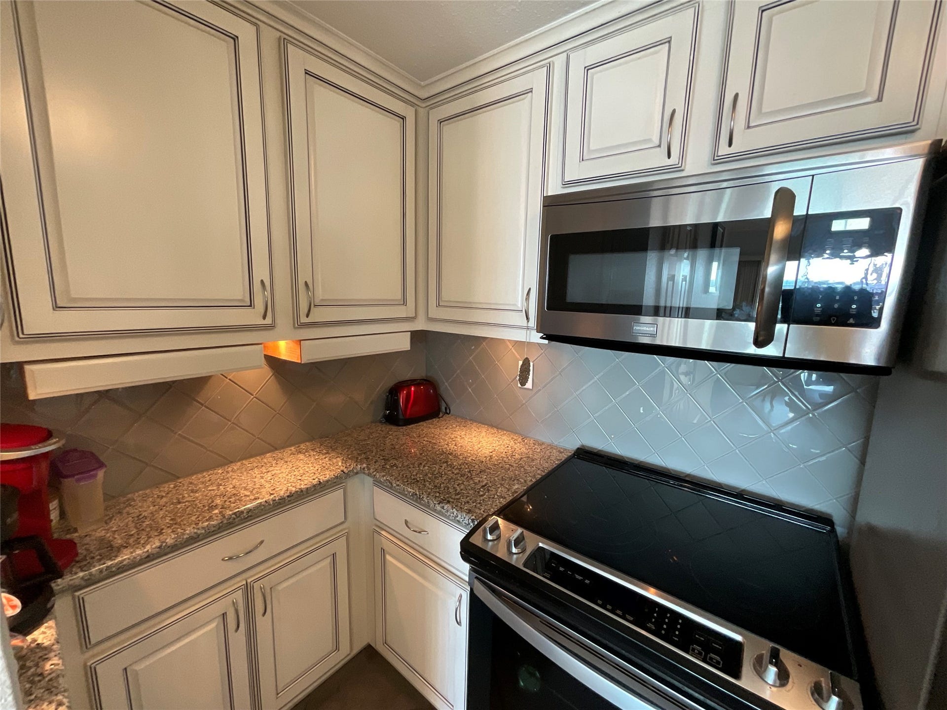 Kent Moore cabinetry with fairly new appliances
