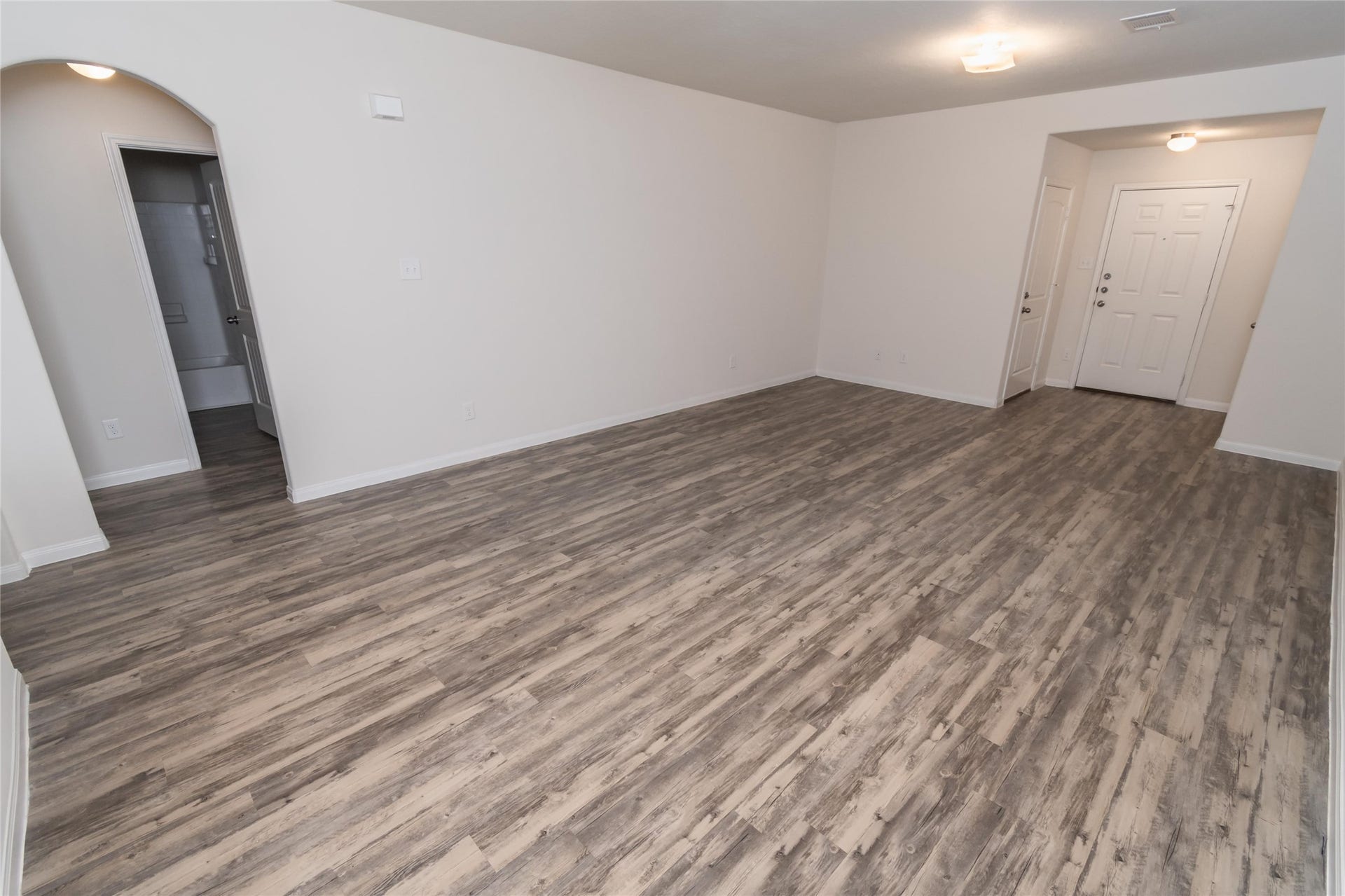 5423 Comel Court, Katy, TX 77449 Photos may be representative of the floor plan and not the exact home. Finishes, layout, and features of the actual property for lease may vary.