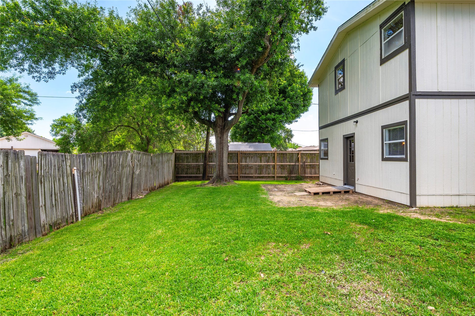 2402 21st Avenue N, Texas City, TX 77590 2402 21st Avenue N, Texas City, TX 77590
