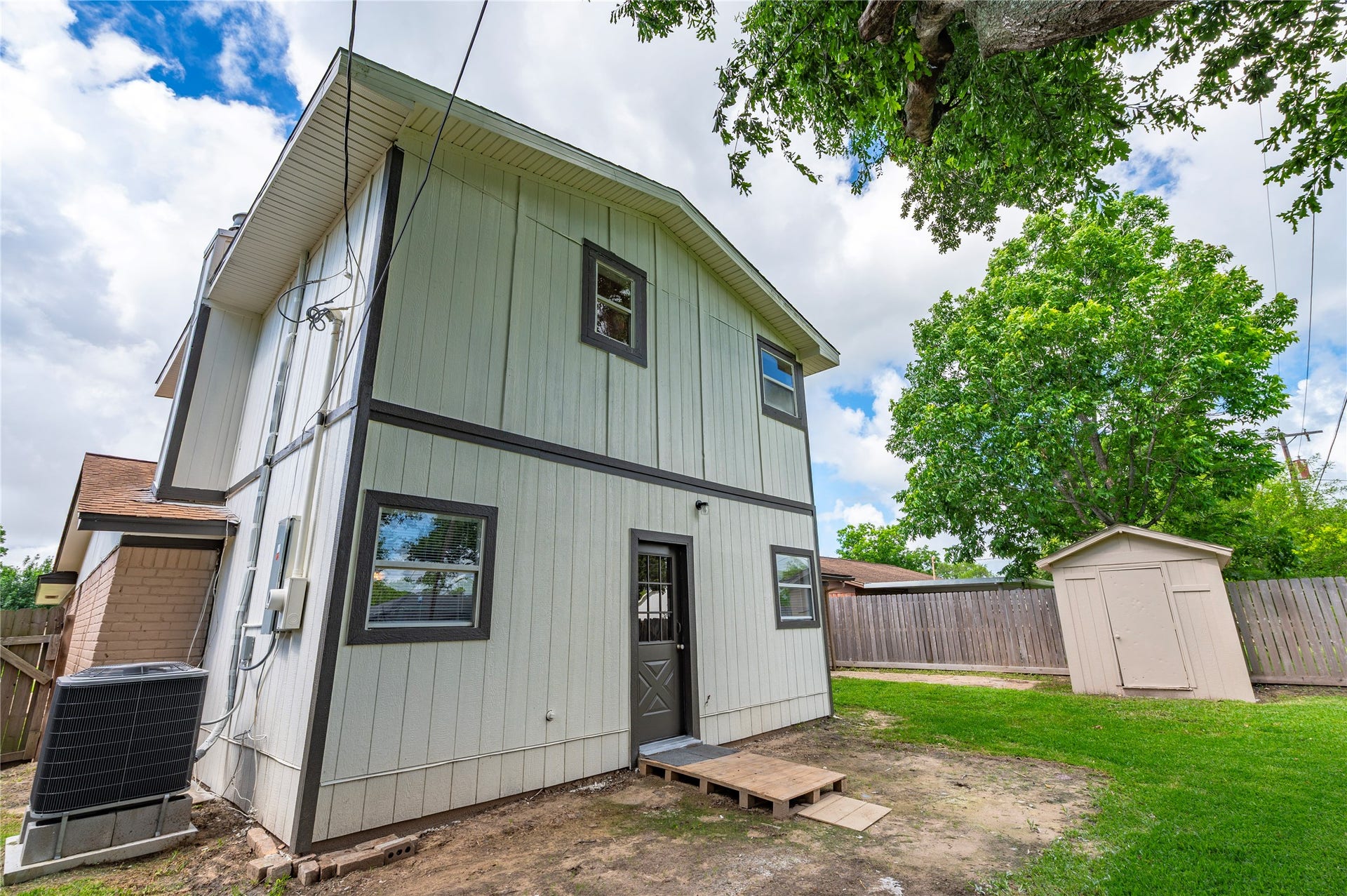2402 21st Avenue N, Texas City, TX 77590 2402 21st Avenue N, Texas City, TX 77590