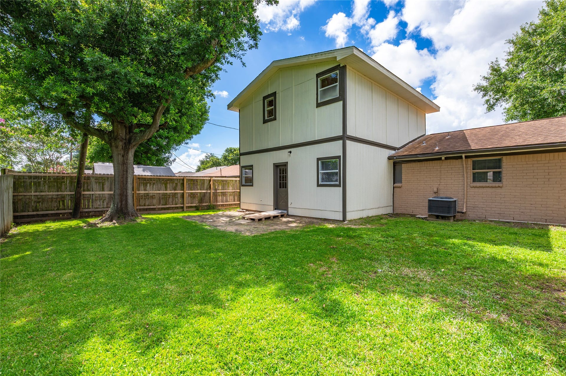 2402 21st Avenue N, Texas City, TX 77590 2402 21st Avenue N, Texas City, TX 77590