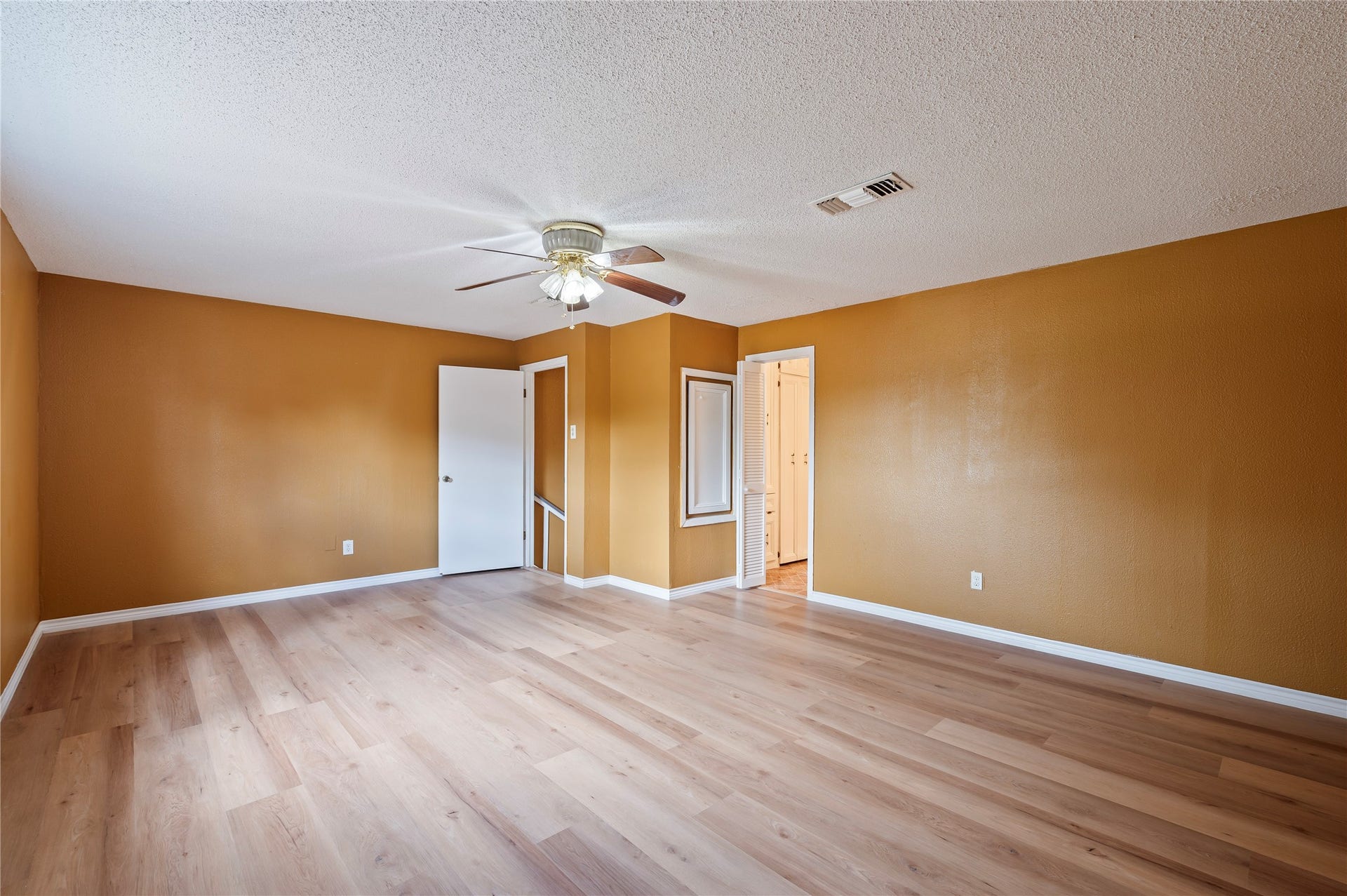 2402 21st Avenue N, Texas City, TX 77590 Another view of the spacious primary bedroom