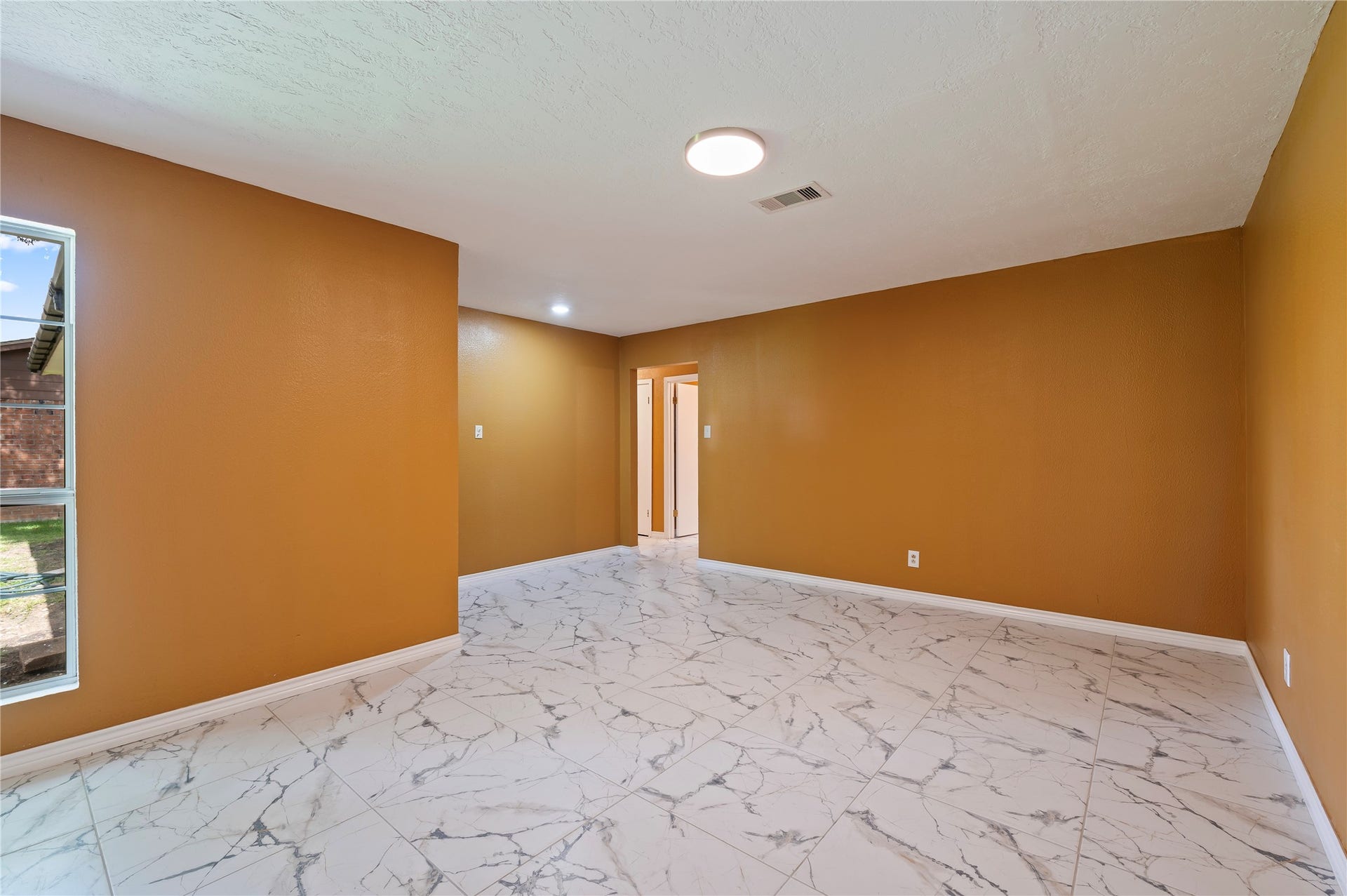2402 21st Avenue N, Texas City, TX 77590 Dining room