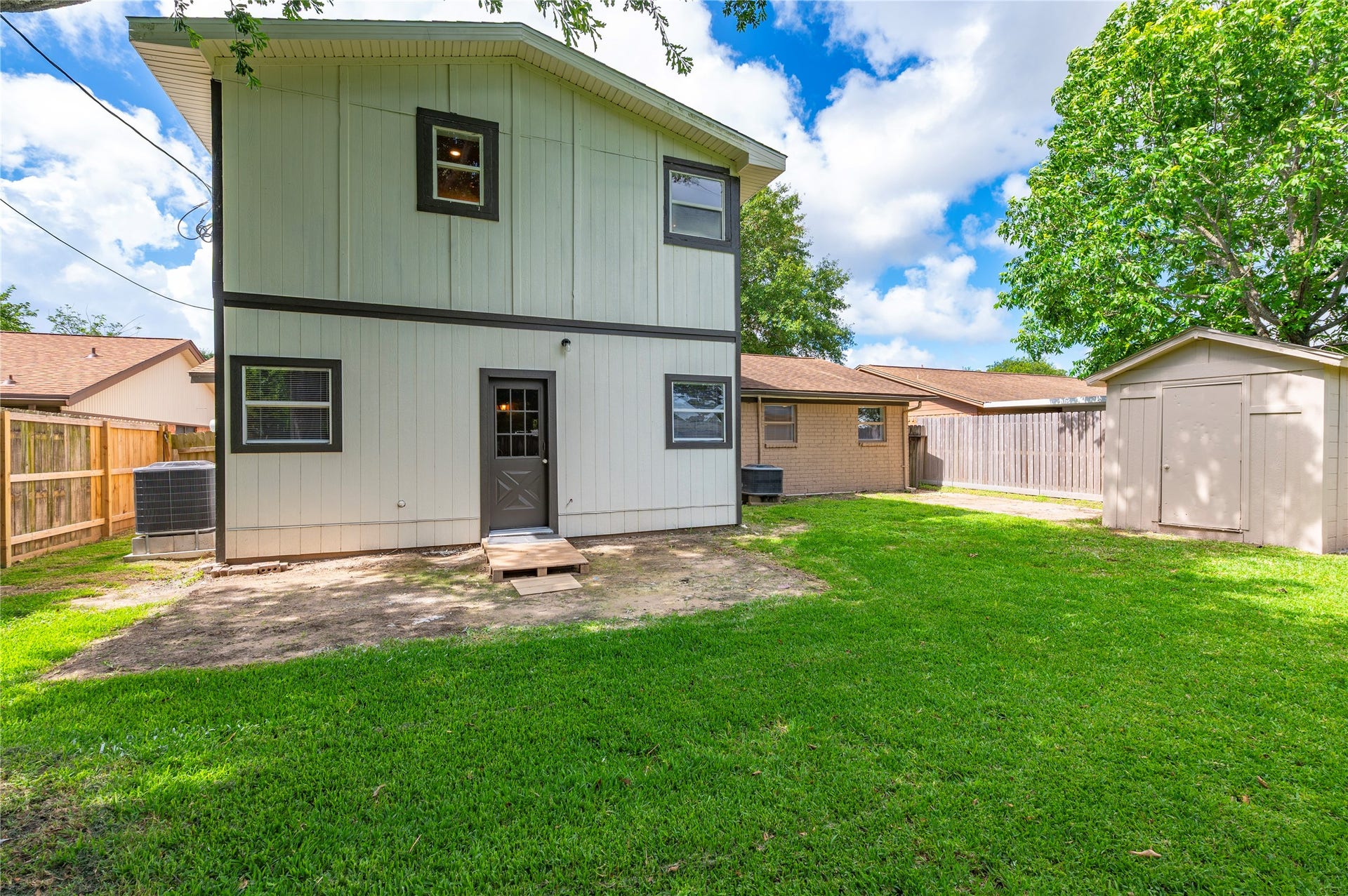 2402 21st Avenue N, Texas City, TX 77590 2402 21st Avenue N, Texas City, TX 77590