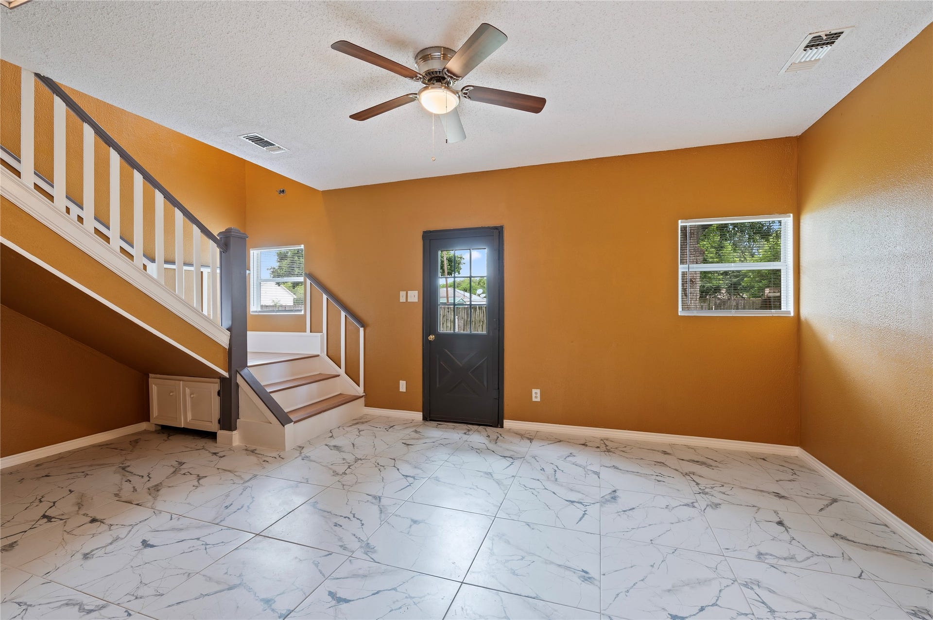 2402 21st Avenue N, Texas City, TX 77590 Flex space