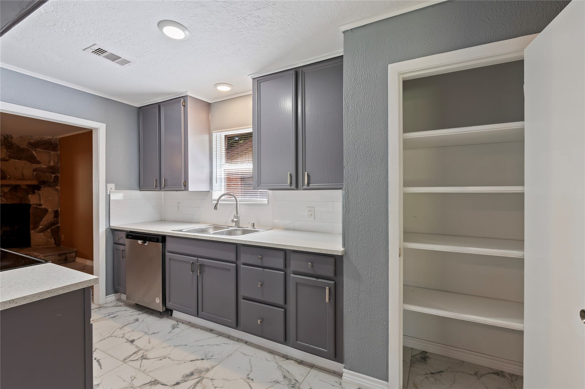 2402 21st Avenue N, Texas City, TX 77590 Updated kitchen with pantry