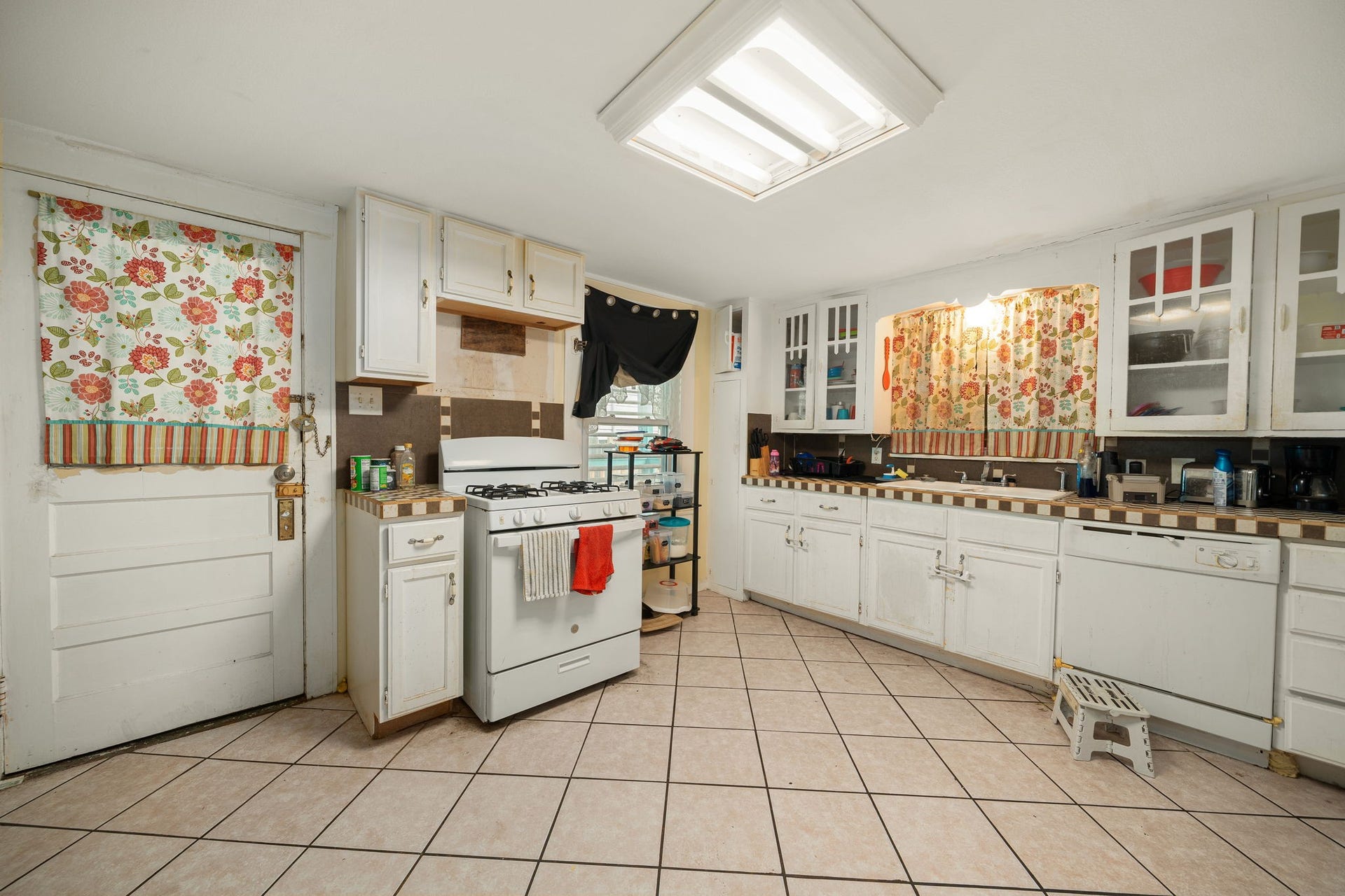 1408 Mechanic Street, Galveston, TX 77550 1408 Mechanic Street, Galveston, TX 77550