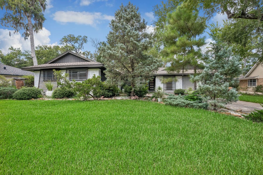 Property photo for 15419 Wandering Trail, Friendswood, TX