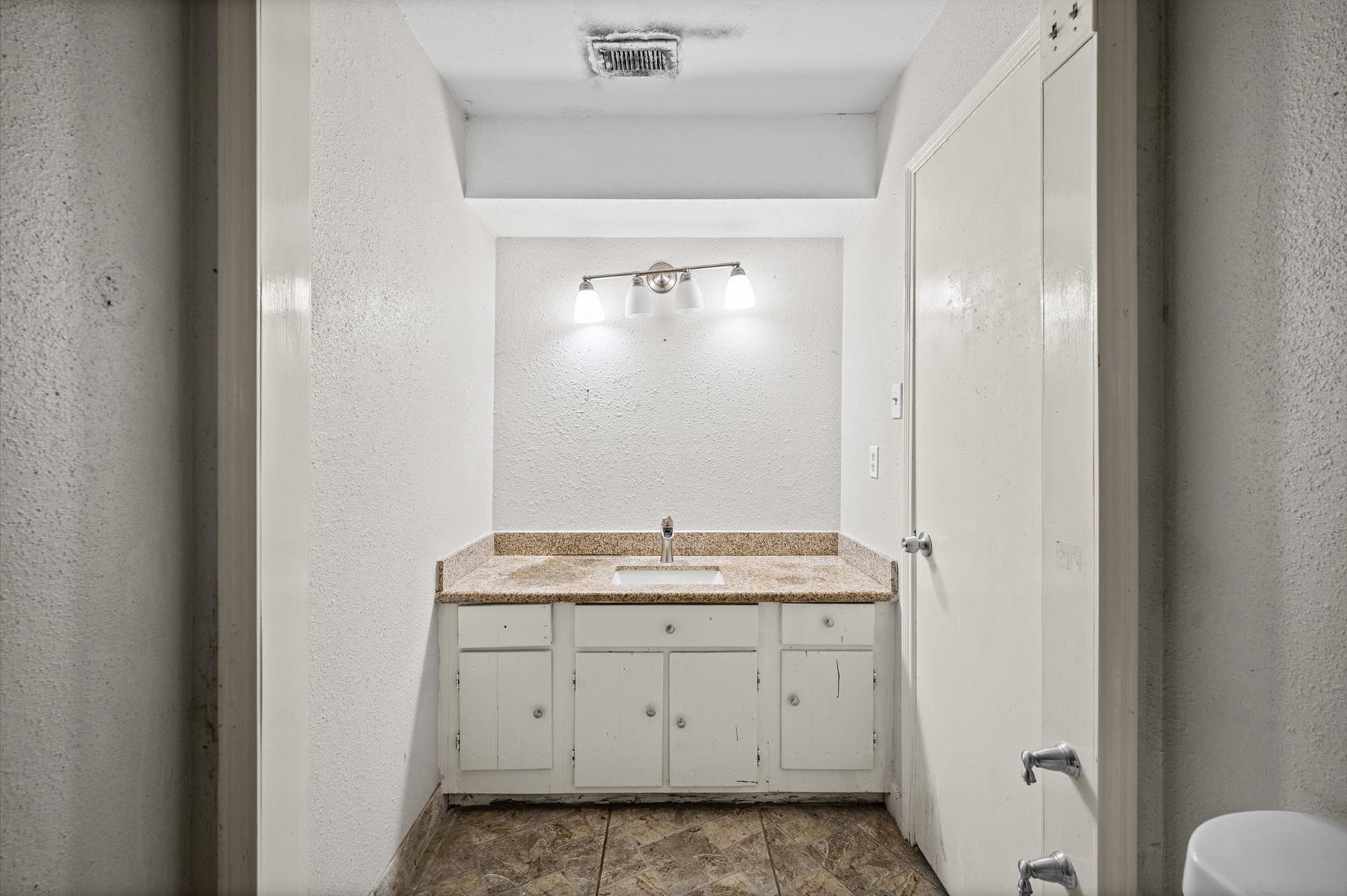 5618 Easthampton Drive, #C, Houston, TX 77039 5618 Easthampton Drive, #C, Houston, TX 77039