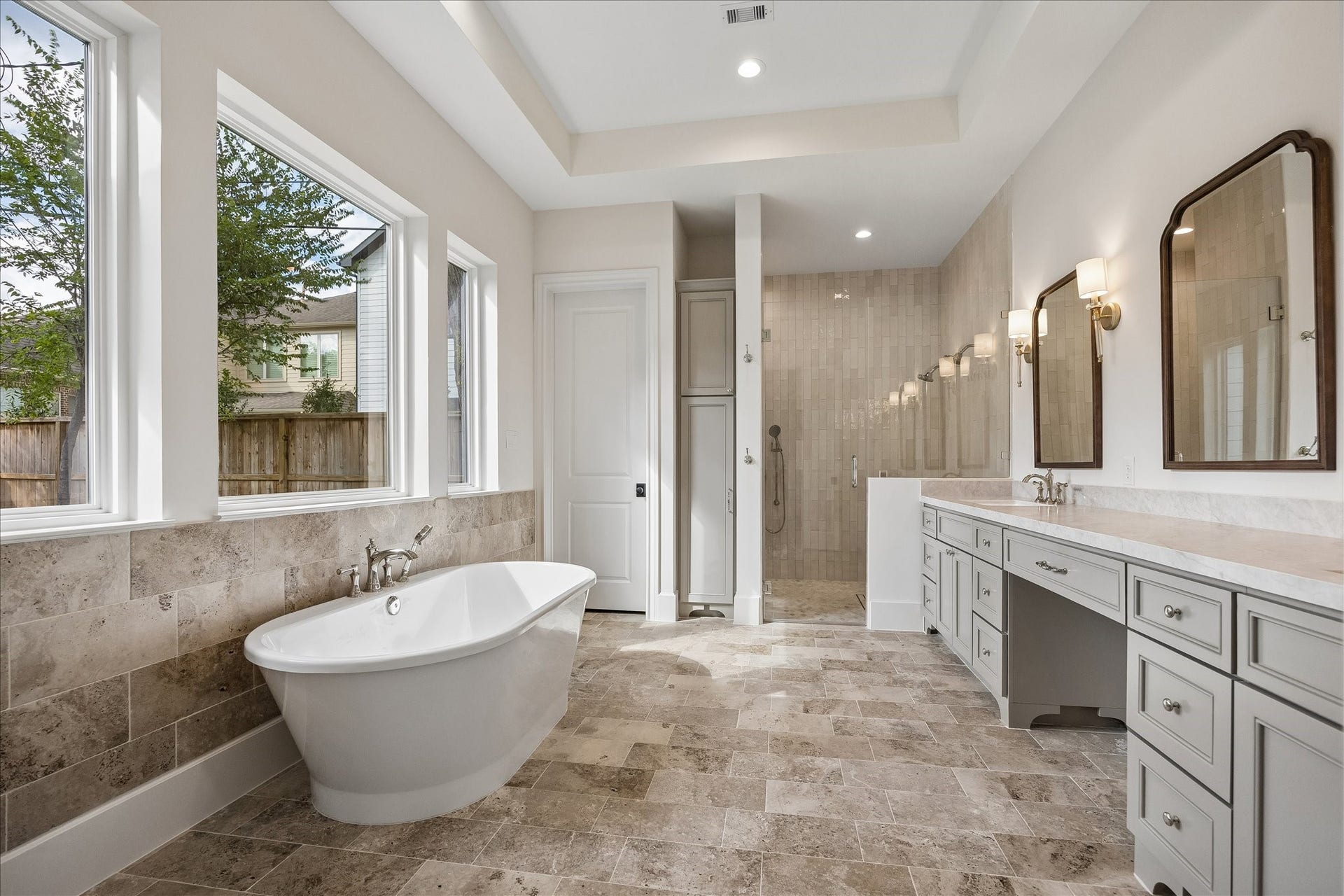 1018 Rosepoint Street, Houston, TX 77018 Primary ensuite bath with soaking tub & spacious walk in shower