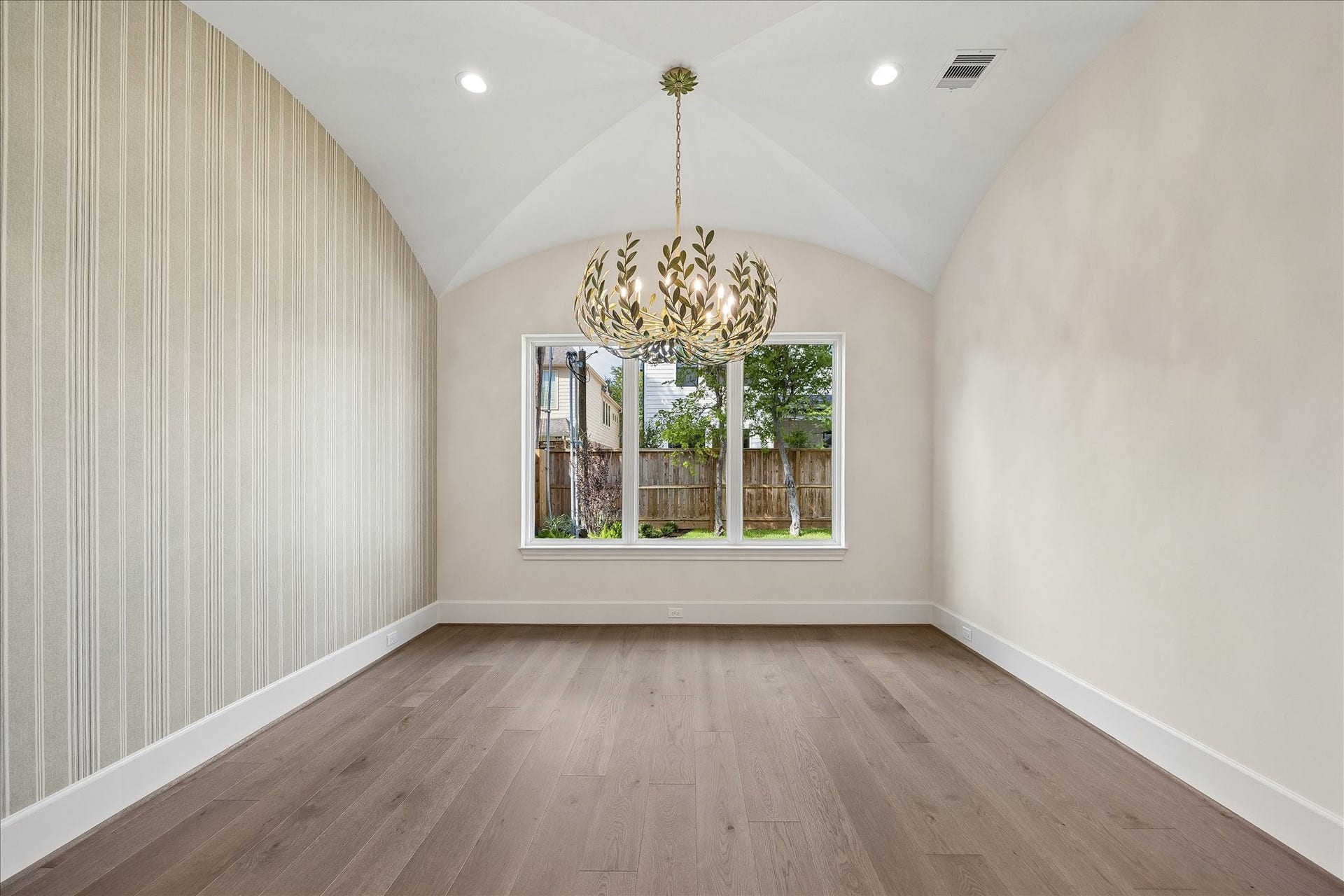 1018 Rosepoint Street, Houston, TX 77018 Dining room with vaulted ceilings.