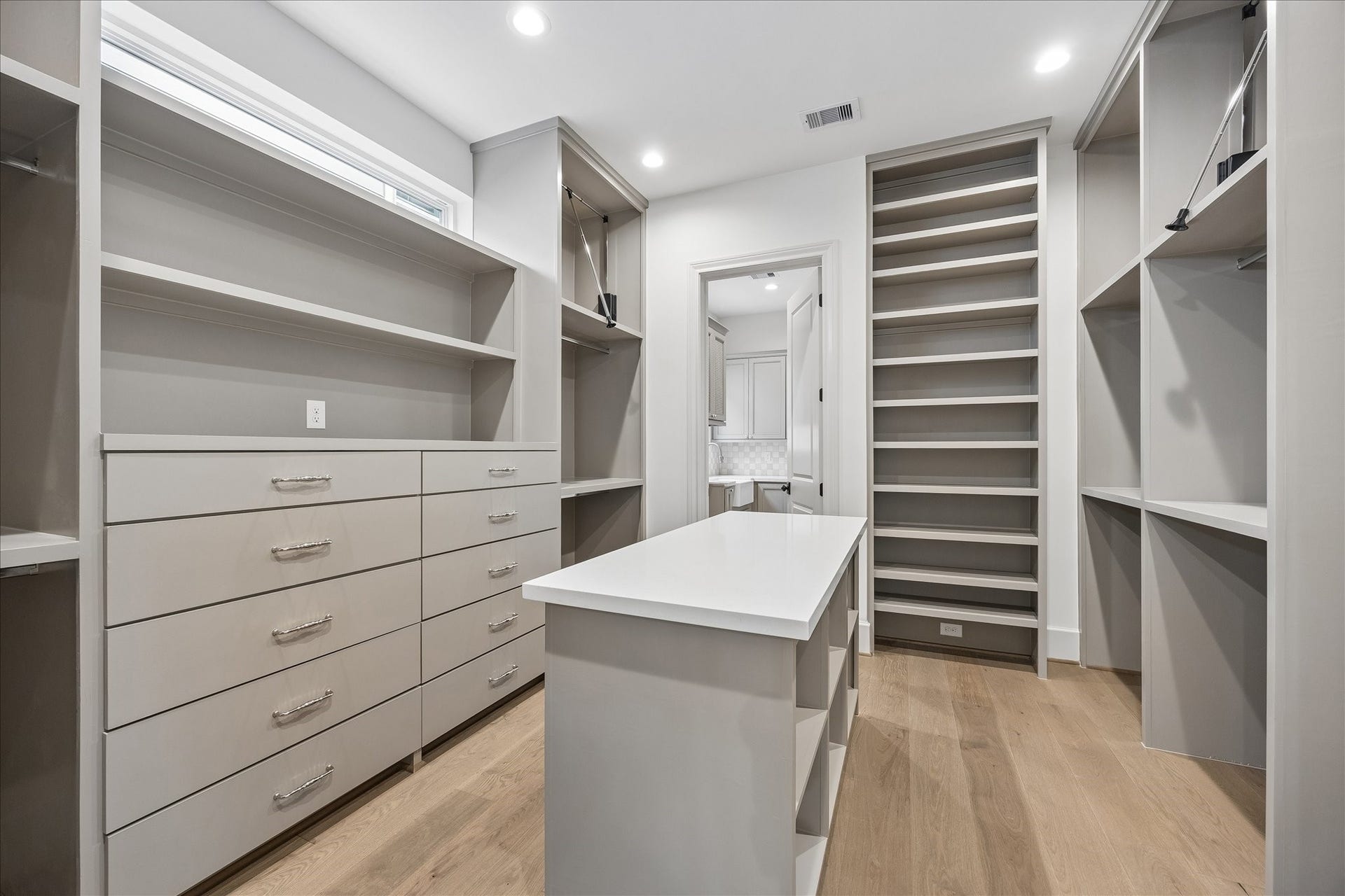 1018 Rosepoint Street, Houston, TX 77018 Primary bedroom walk in closet with direct access to utility room.