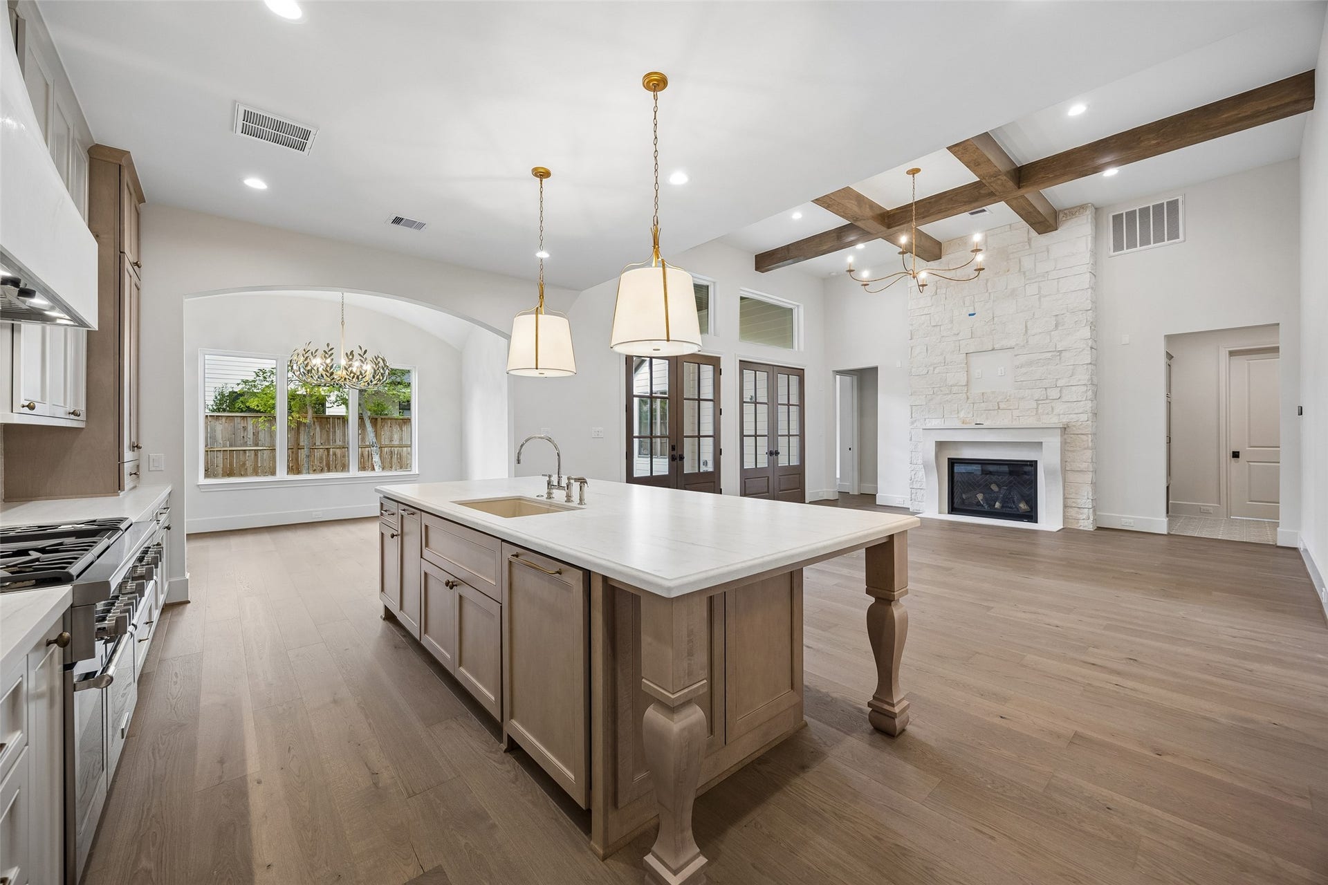 1018 Rosepoint Street, Houston, TX 77018 View of the open style kitchen that overlooks the living room, perfect for entertaining!