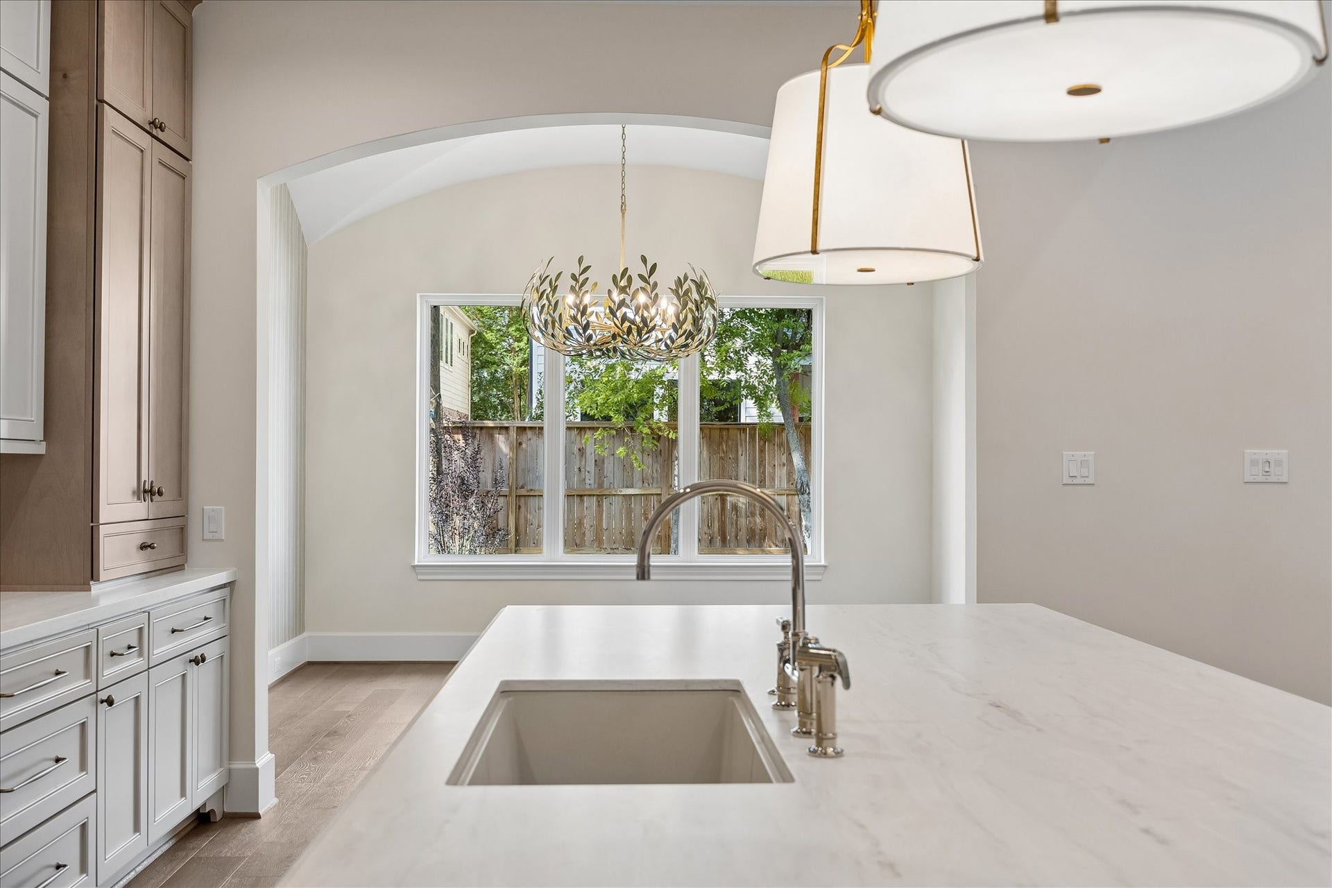 1018 Rosepoint Street, Houston, TX 77018 The kitchen seamlessly leads to the dining room.