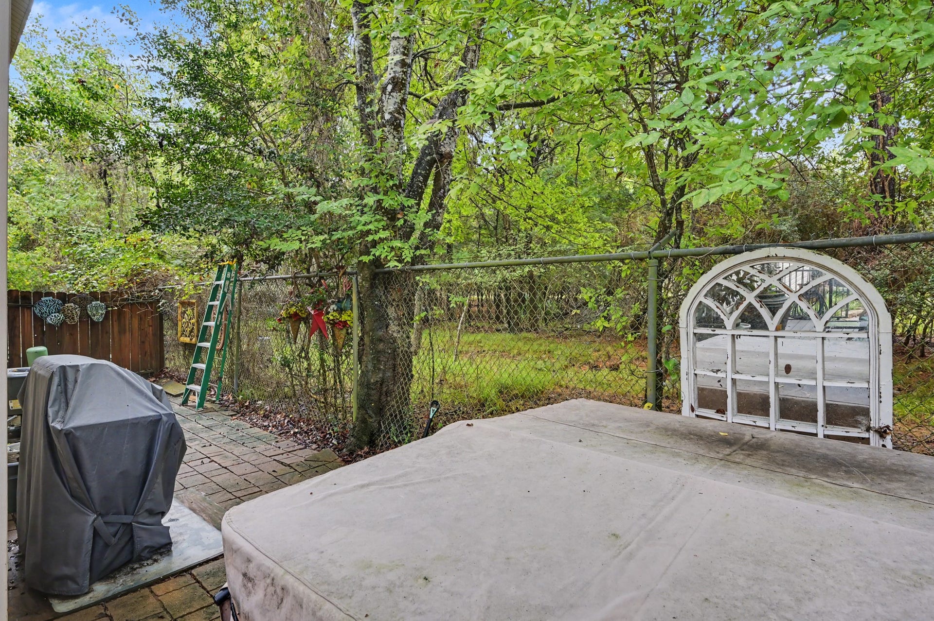 This wonderful townhome features its own private gated side-yard patio complete with a spa, creating the perfect space to relax, unwind, and enjoy your own private outdoor retreat.