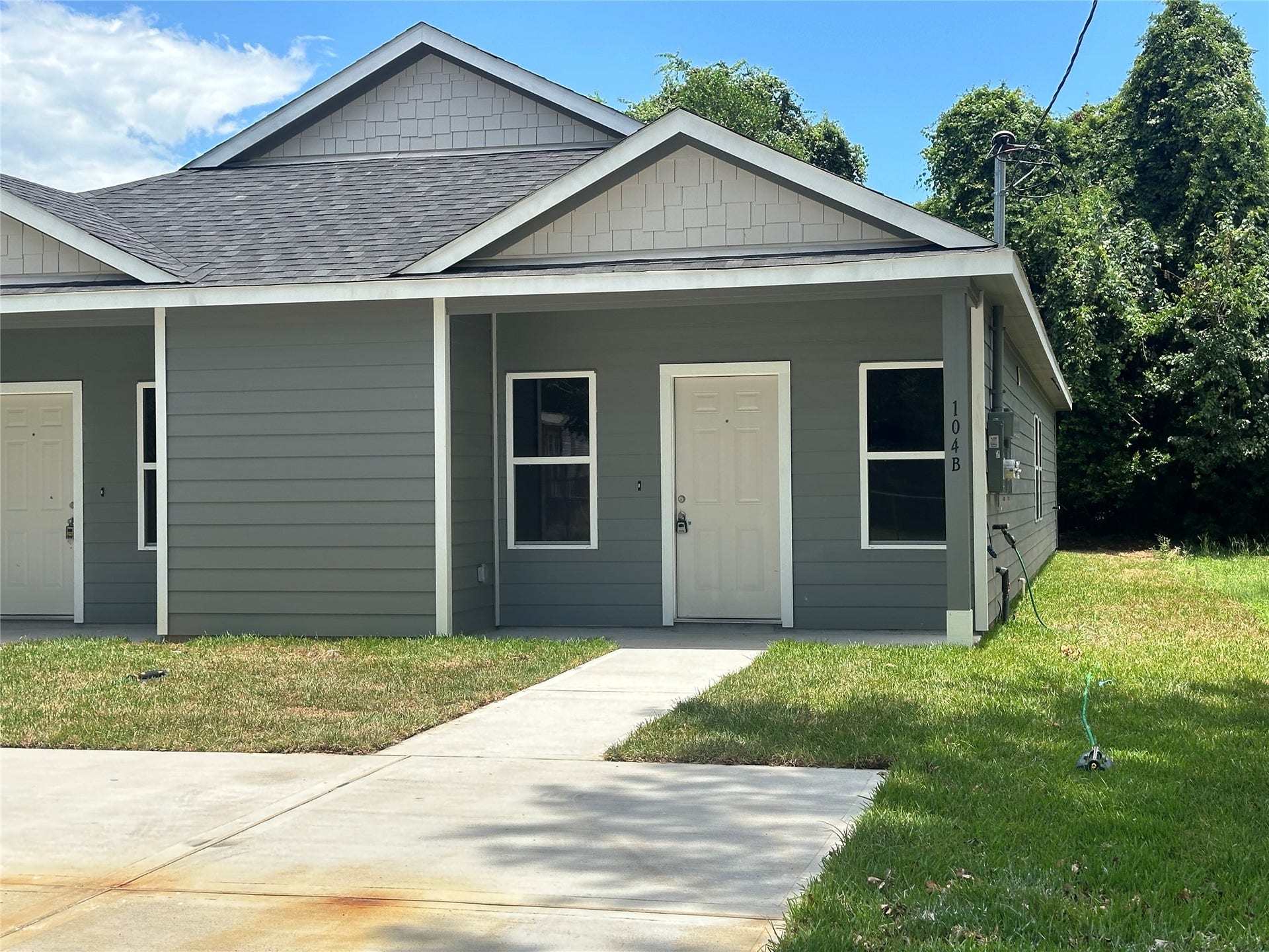 104 Turner Drive, Willis, TX 77378 Unit B