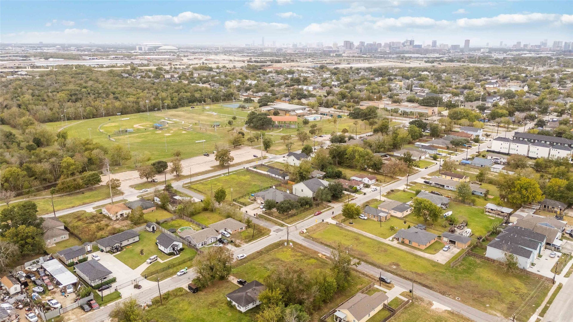 3720 Davenport Avenue, Houston, TX 77051 3720 Davenport Avenue, Houston, TX 77051