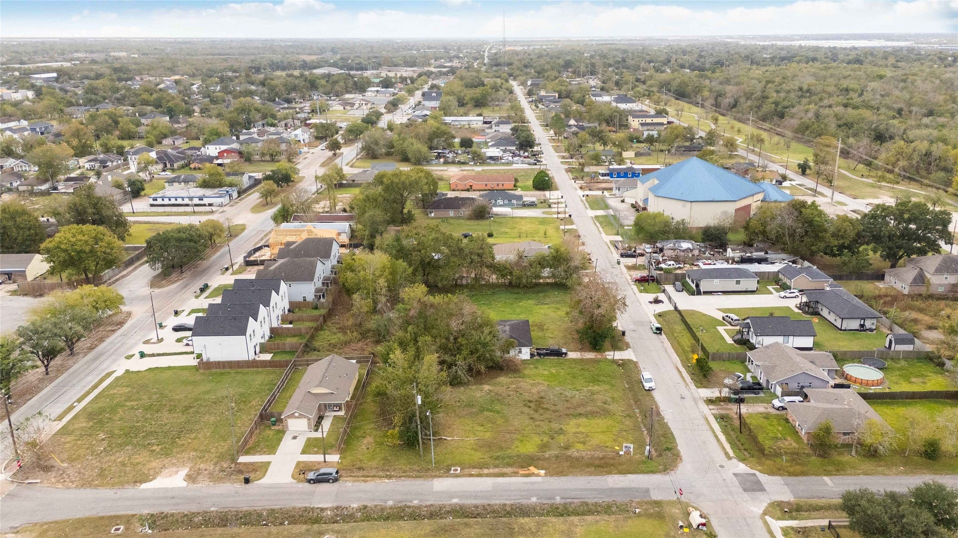 3720 Davenport Avenue, Houston, TX 77051 3720 Davenport Avenue, Houston, TX 77051