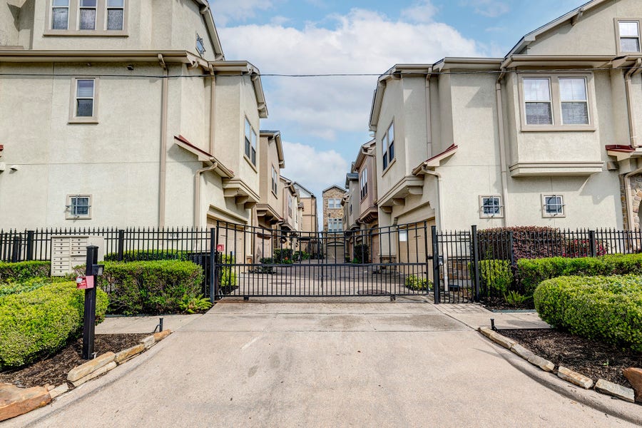 Property photo for 931 W 23rd Street, #B, Houston, TX