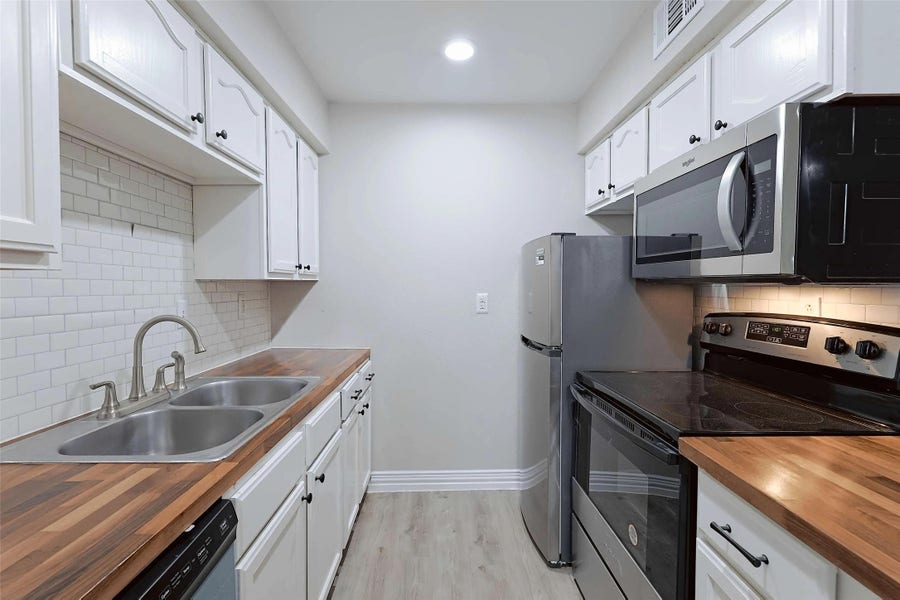 Property photo for 132 Oyster Creek Drive, #14, Lake Jackson, TX