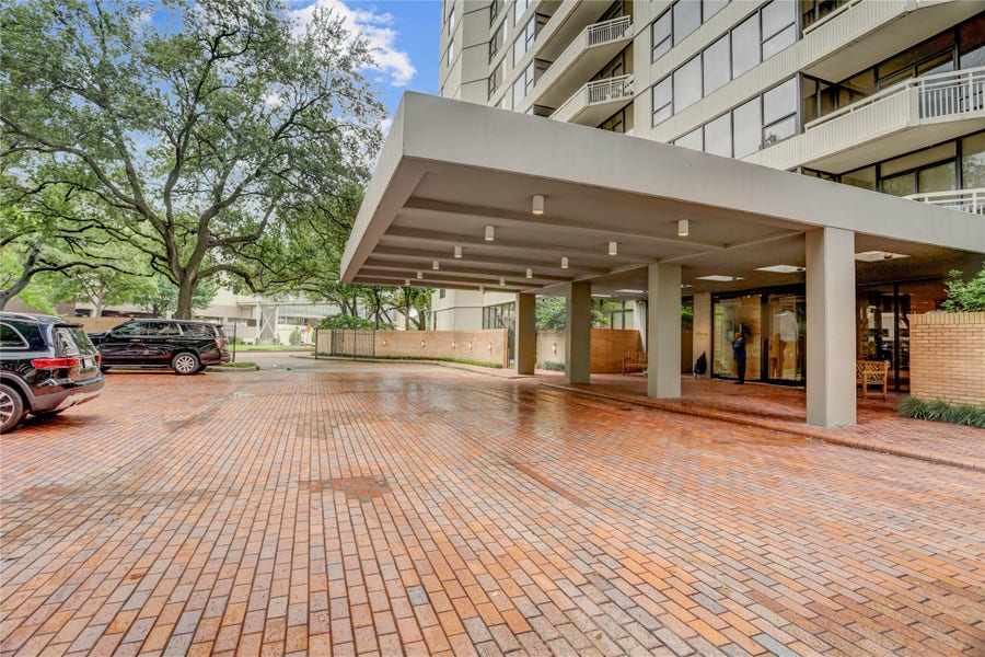 Property photo for 15 Greenway Plaza, #18F, Houston, TX