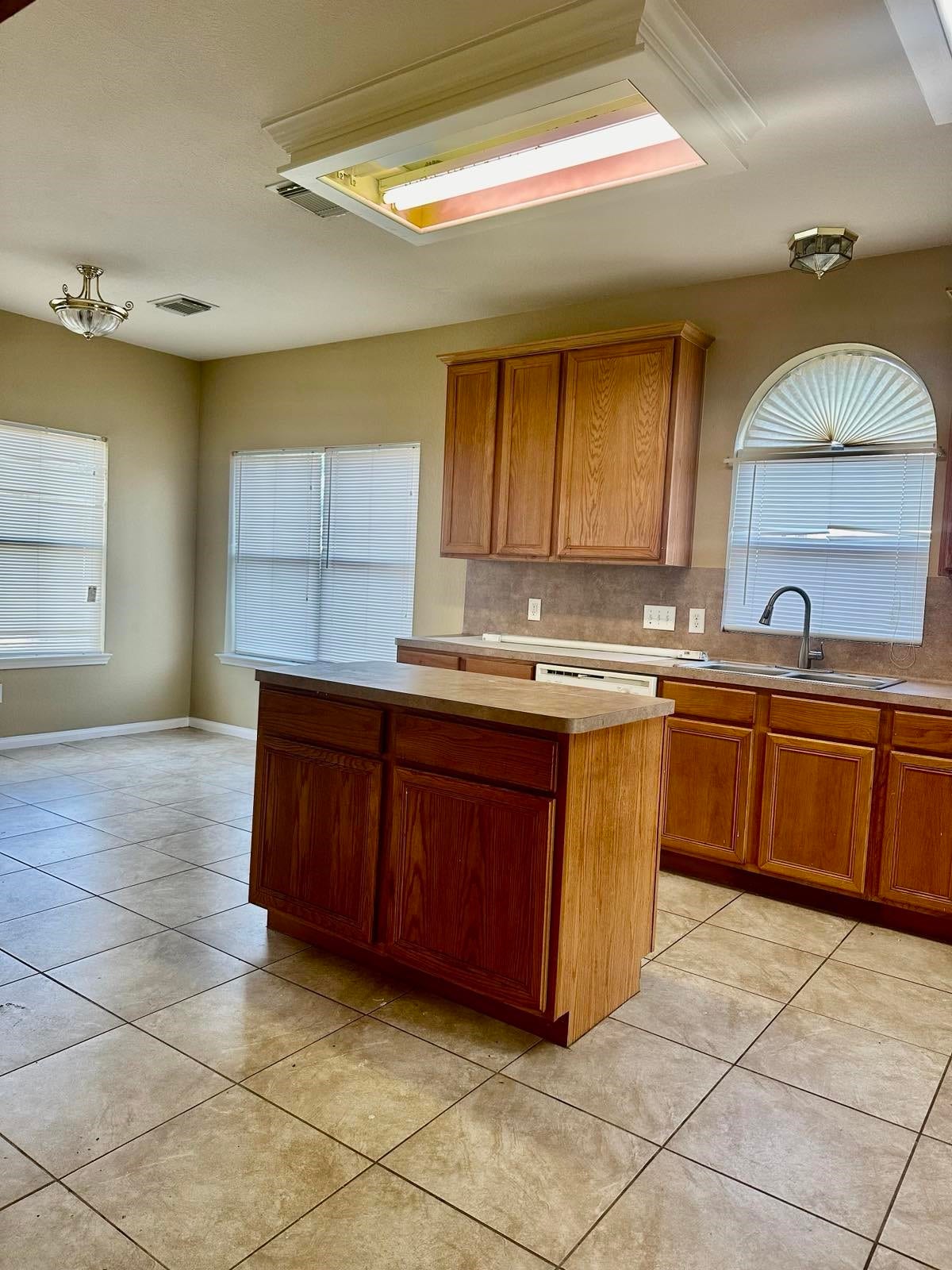 1322 Magnolia Dale Drive, Fresno, TX 77545 Kitchen