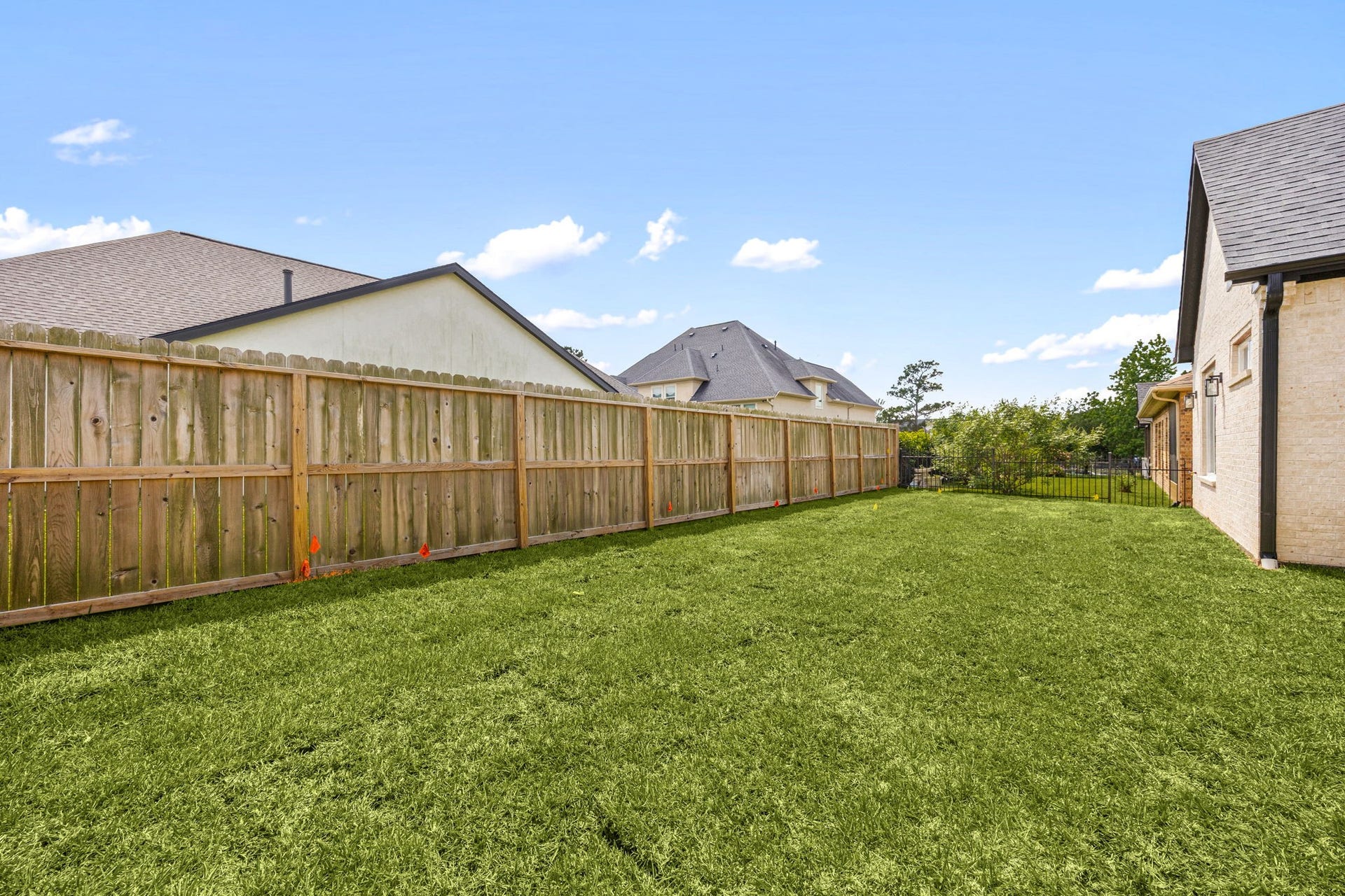 98 Camden Hills Drive, Montgomery, TX 77356 Spacious, fenced backyard with lush grass, perfect for outdoor activities and privacy.