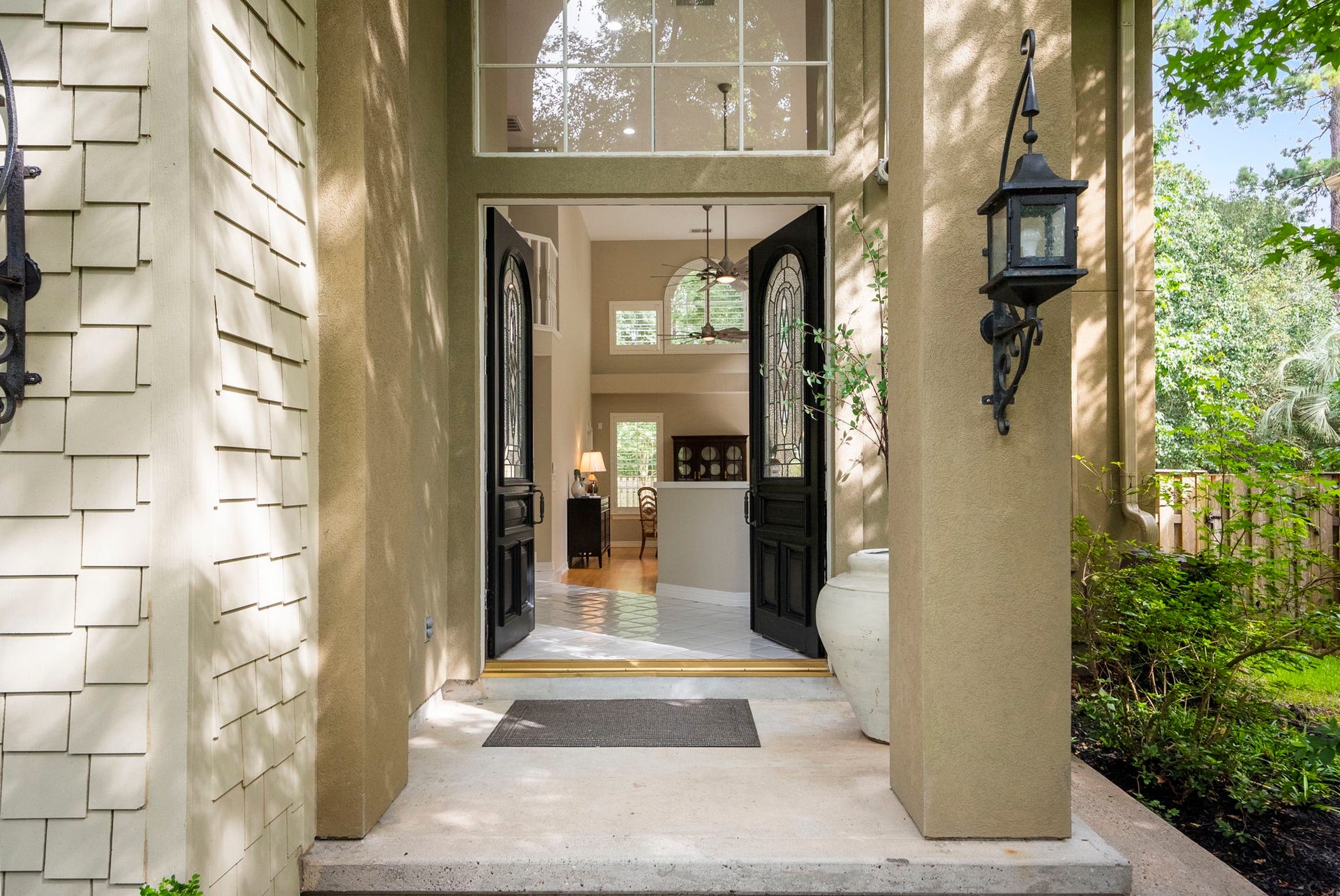 66 Candle Pine Place, The Woodlands, TX 77381 As you enter into the home, you are greeted by a lot of natural light.
