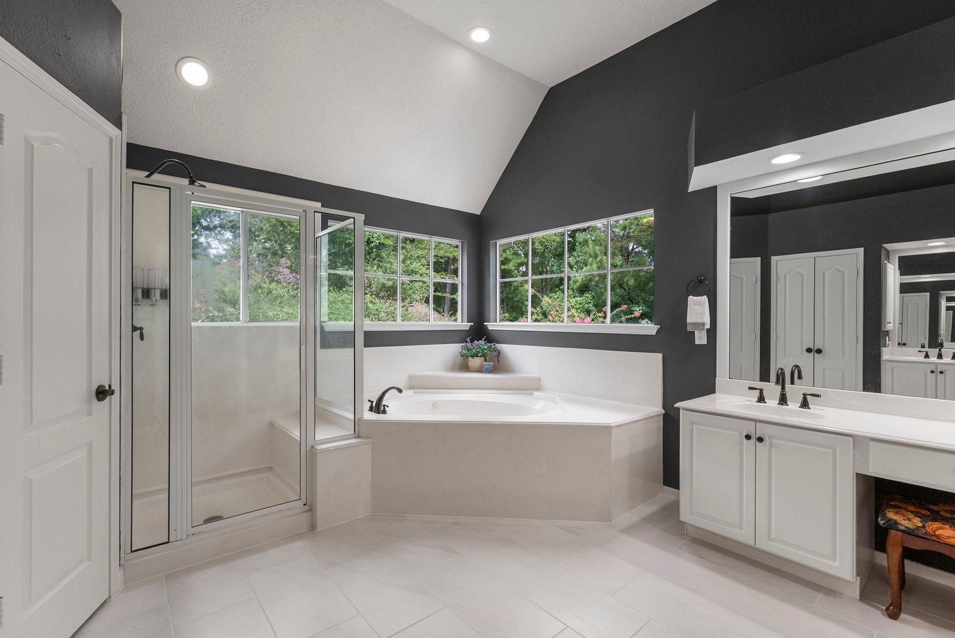 66 Candle Pine Place, The Woodlands, TX 77381 The Shower overlooks the Palmer Golf course.
