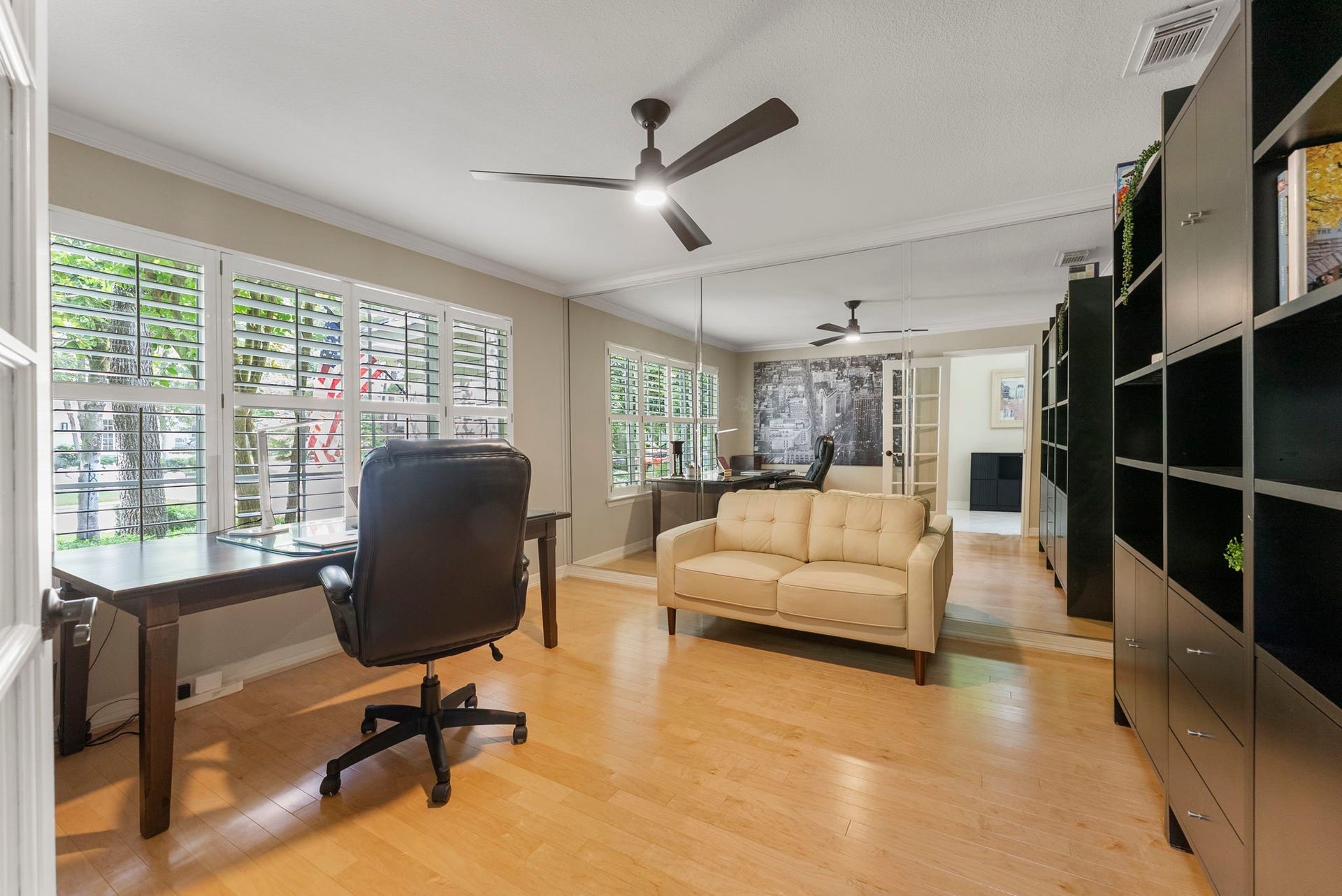 66 Candle Pine Place, The Woodlands, TX 77381 Off of the front door is a private office overlooking the front of the home.