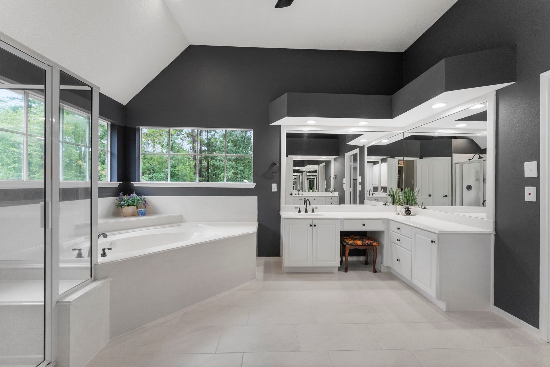66 Candle Pine Place, The Woodlands, TX 77381 The Primary Suite offers an en suite bathroom.