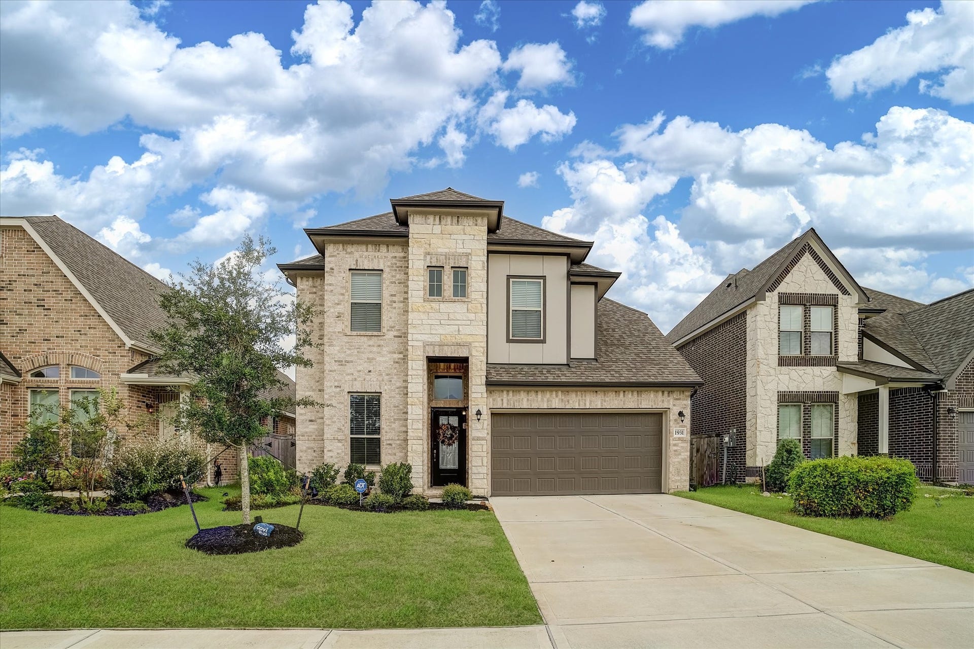 1931 Middle Pass Lane, Angleton, TX 77515