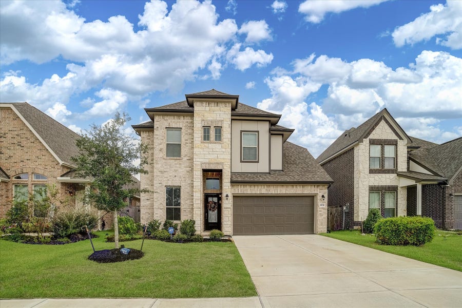 Property photo for 1931 Middle Pass Lane, Angleton, TX