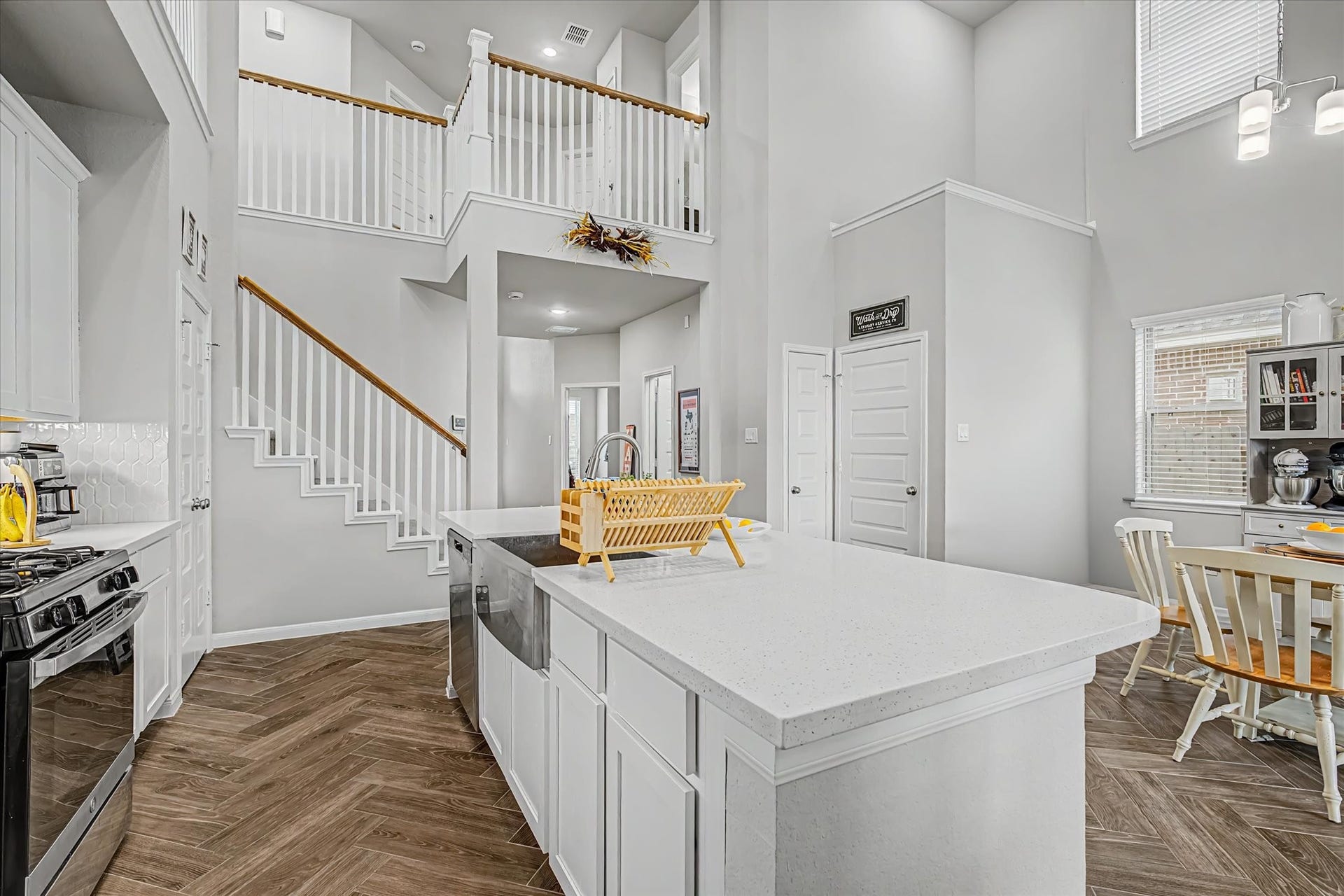 1931 Middle Pass Lane, Angleton, TX 77515