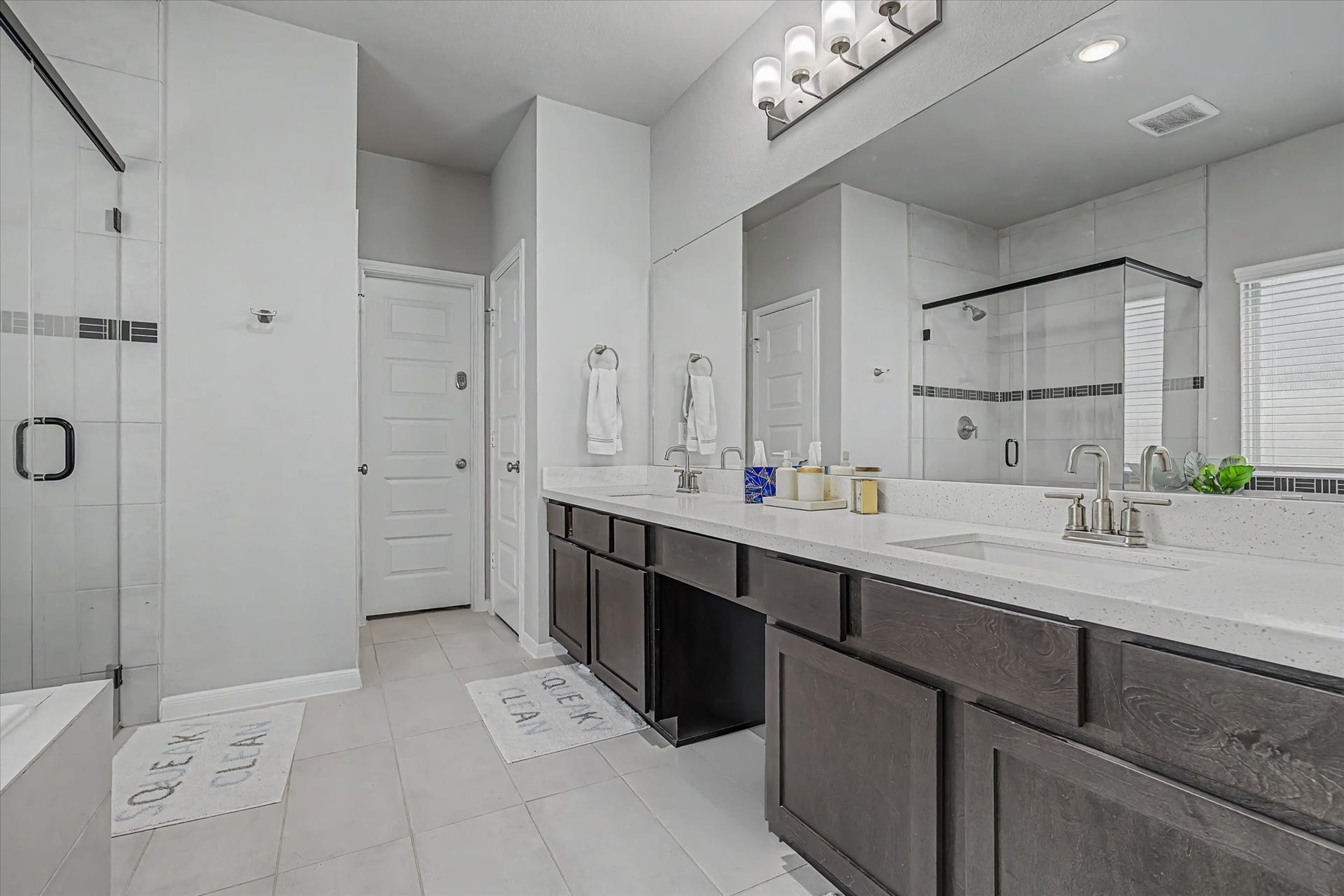 1931 Middle Pass Lane, Angleton, TX 77515