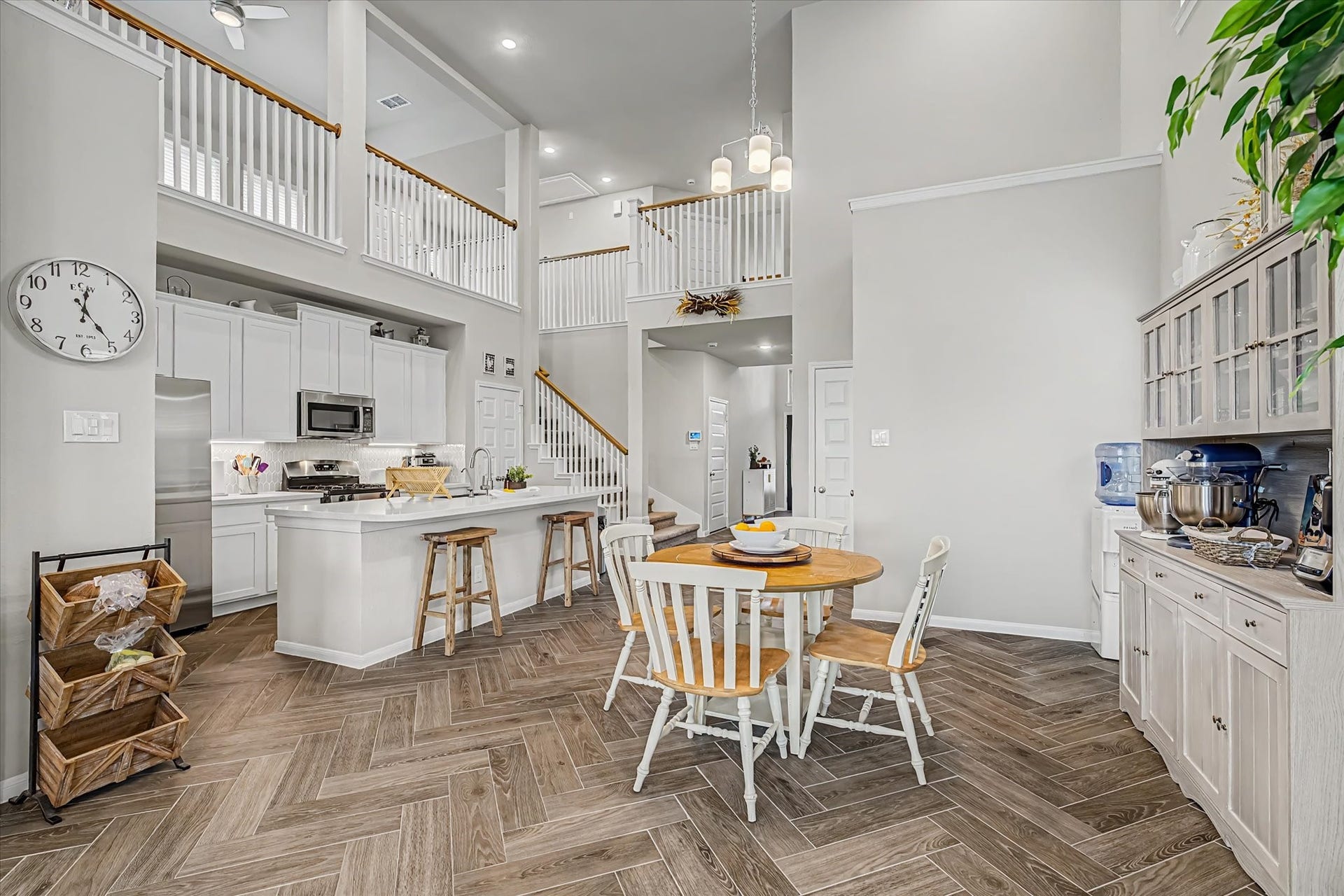 1931 Middle Pass Lane, Angleton, TX 77515