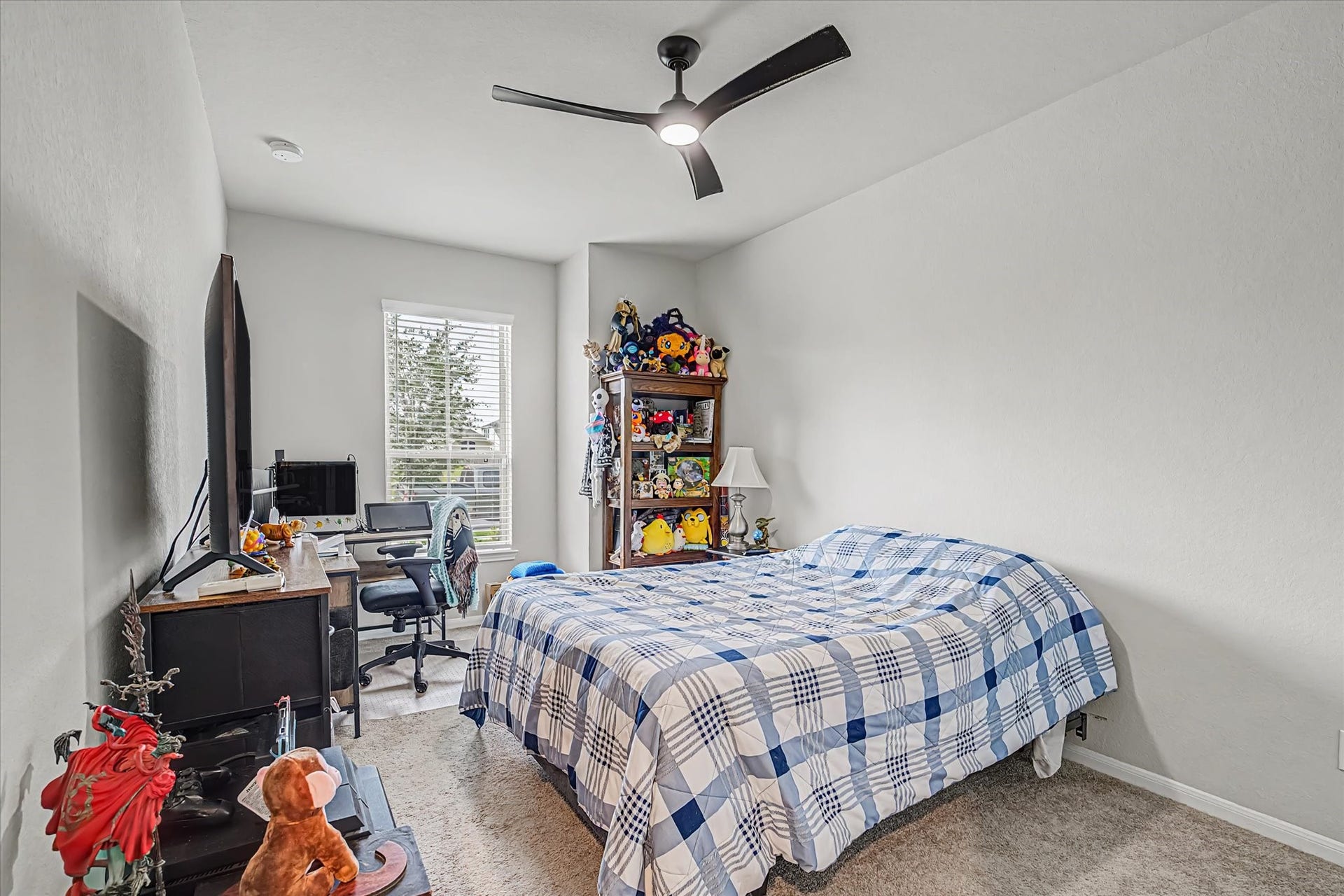 1931 Middle Pass Lane, Angleton, TX 77515