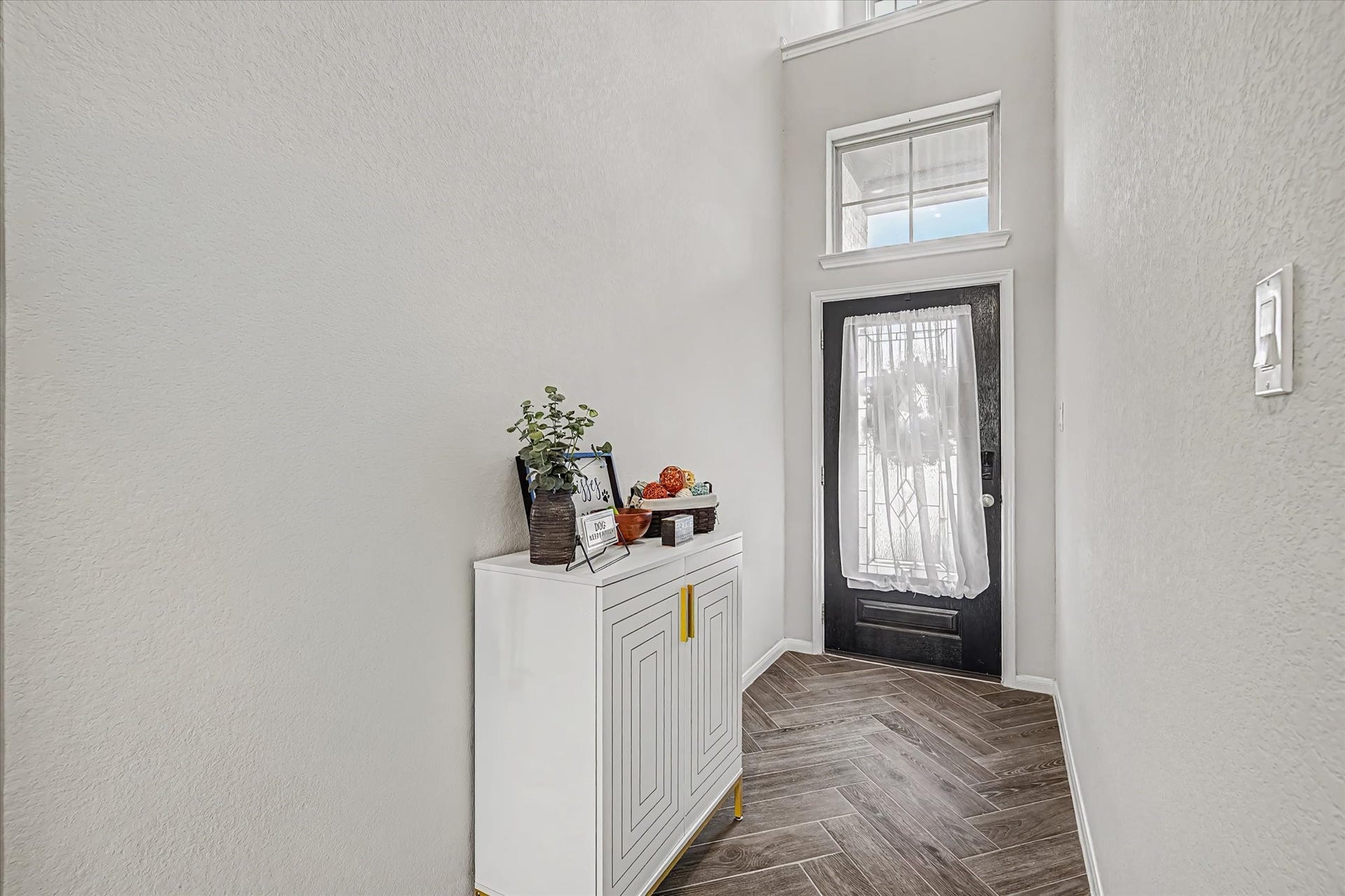 1931 Middle Pass Lane, Angleton, TX 77515