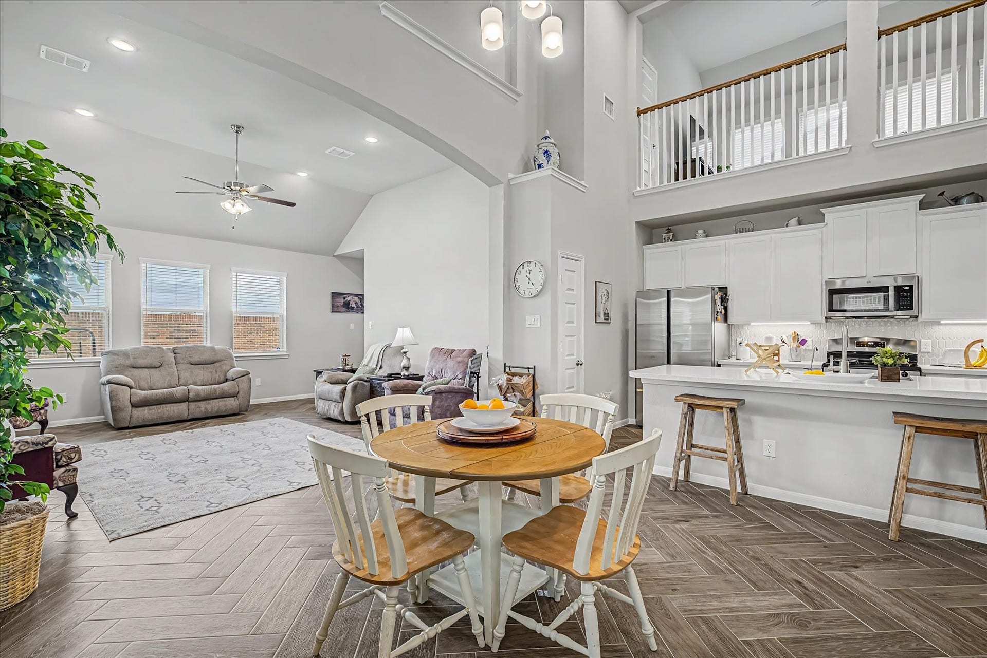 1931 Middle Pass Lane, Angleton, TX 77515