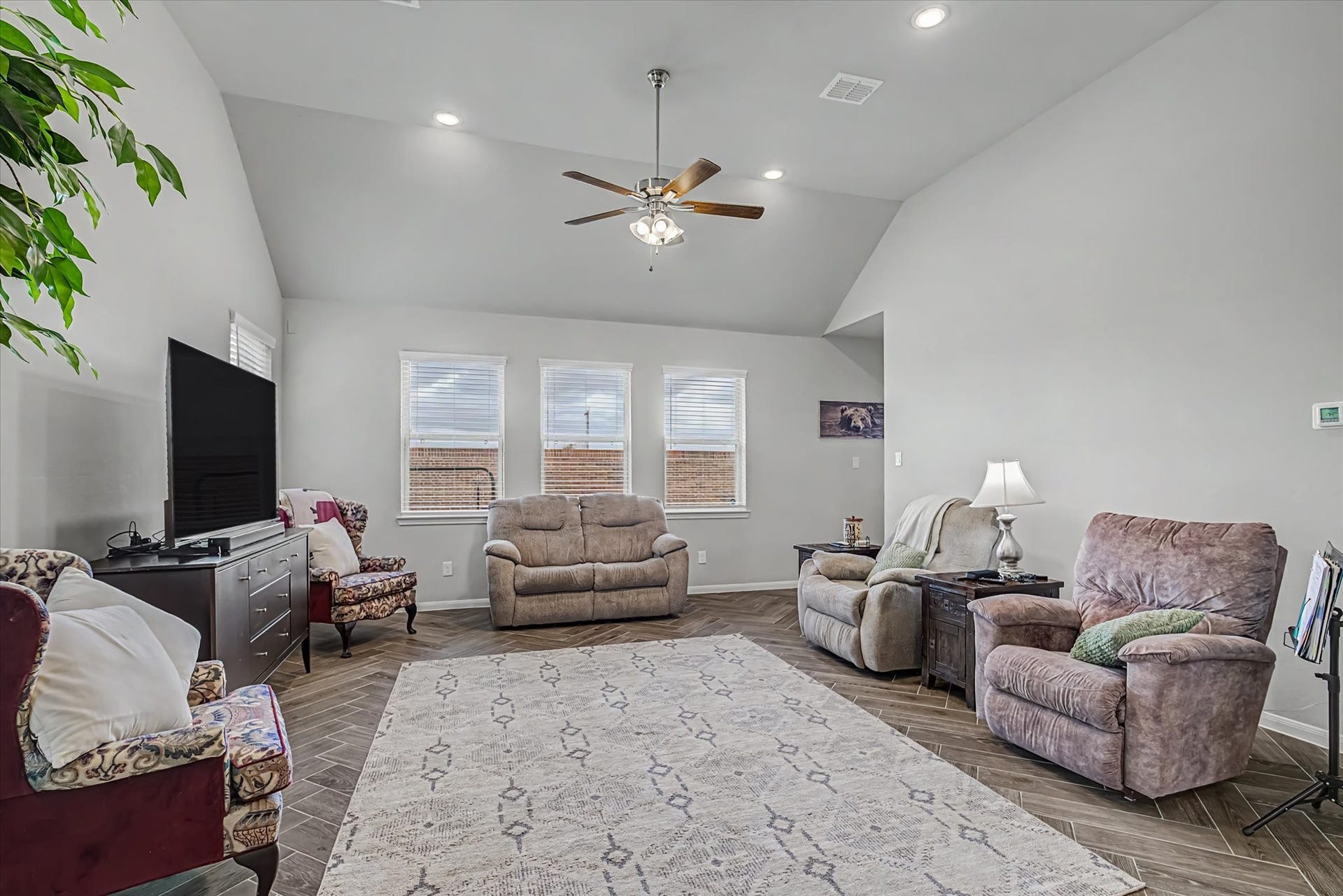 1931 Middle Pass Lane, Angleton, TX 77515
