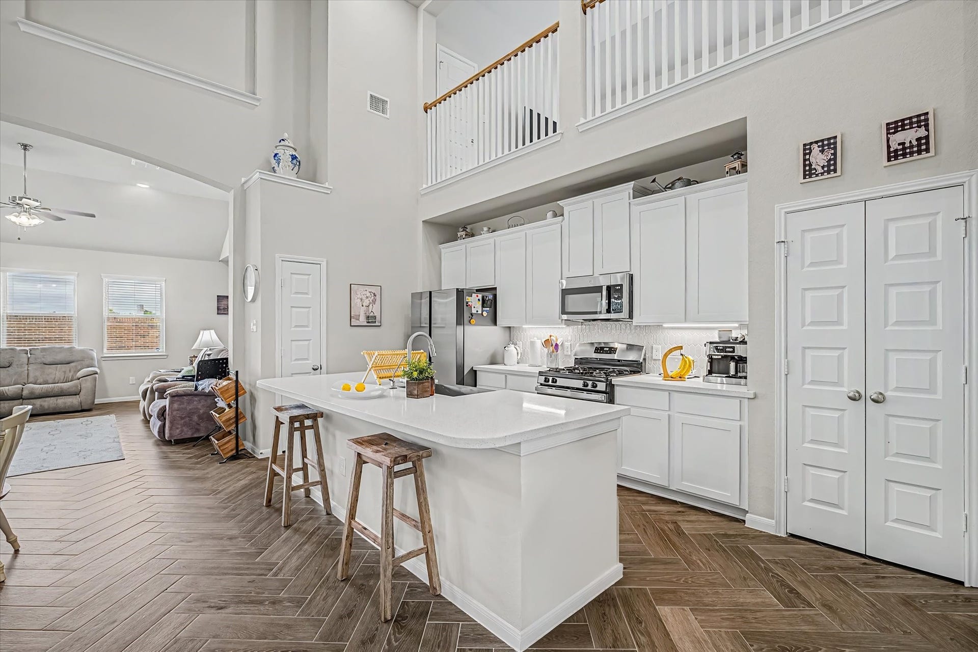 1931 Middle Pass Lane, Angleton, TX 77515