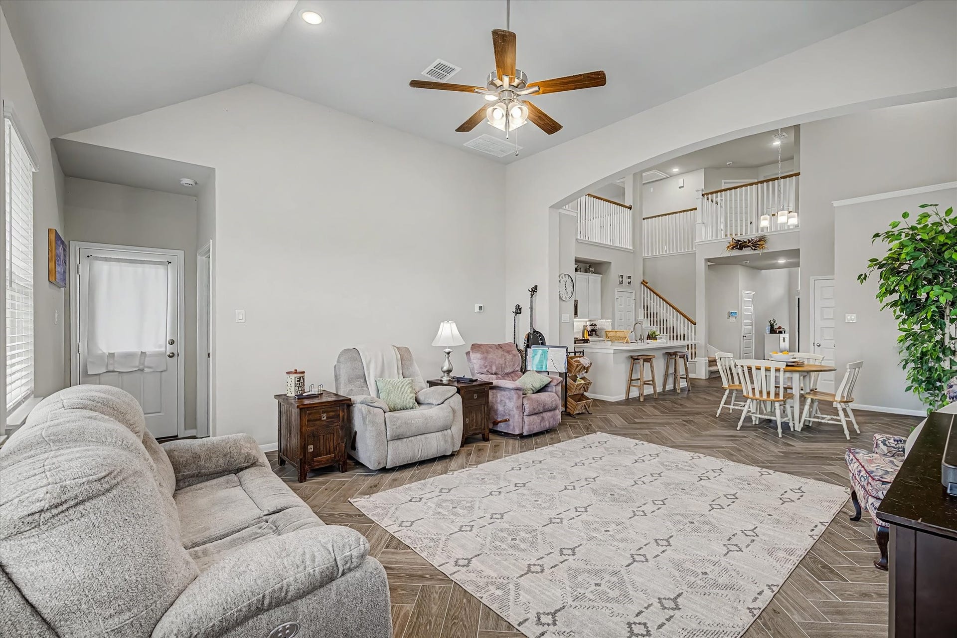 1931 Middle Pass Lane, Angleton, TX 77515