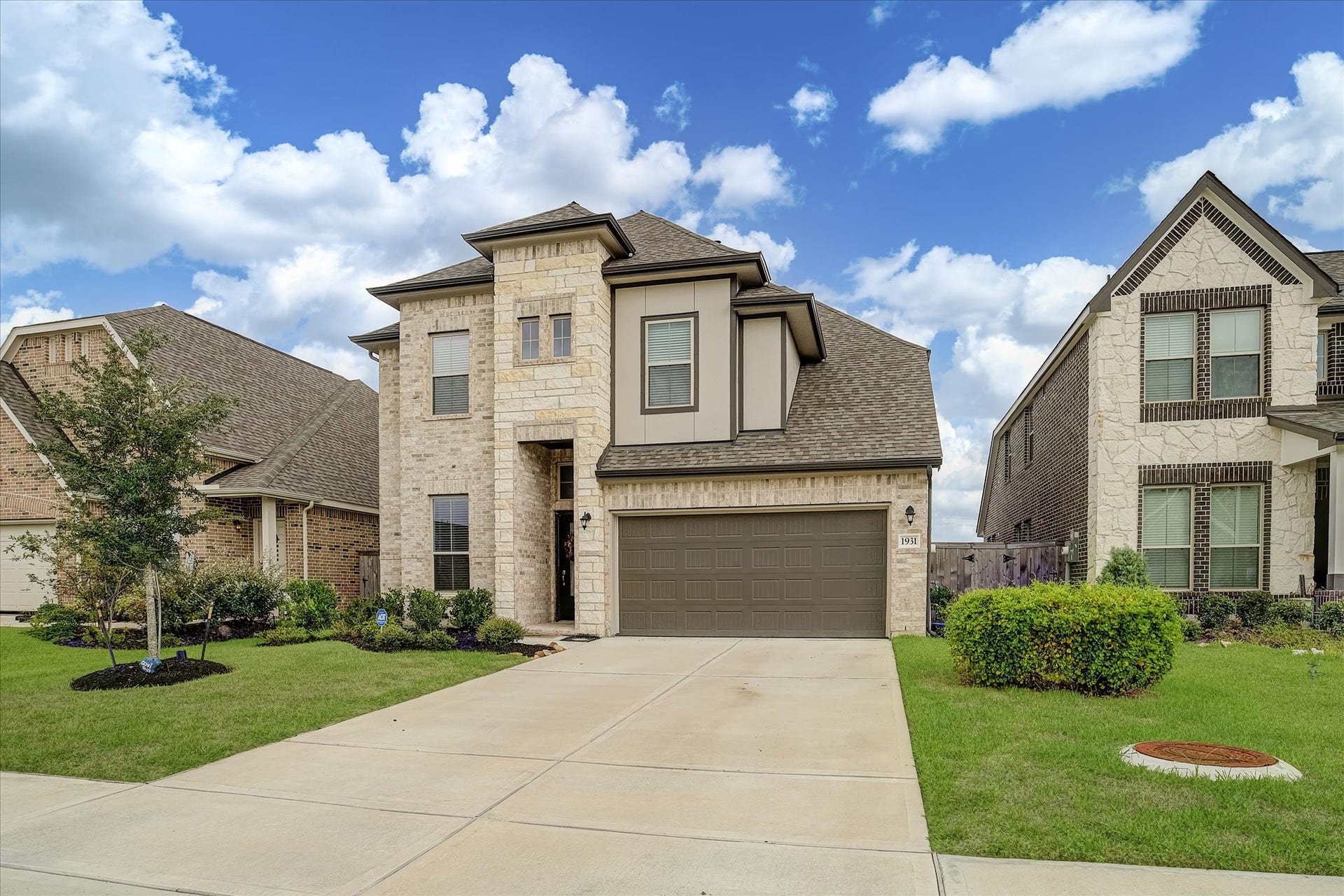 1931 Middle Pass Lane, Angleton, TX 77515