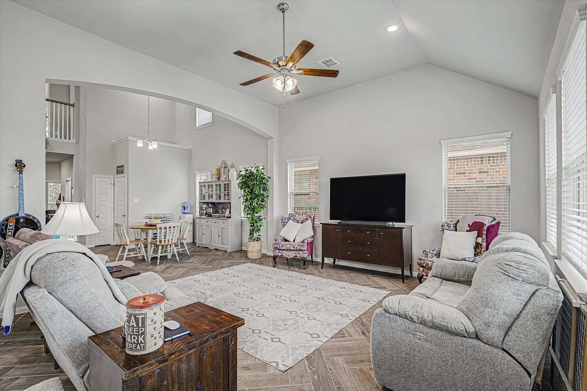 1931 Middle Pass Lane, Angleton, TX 77515